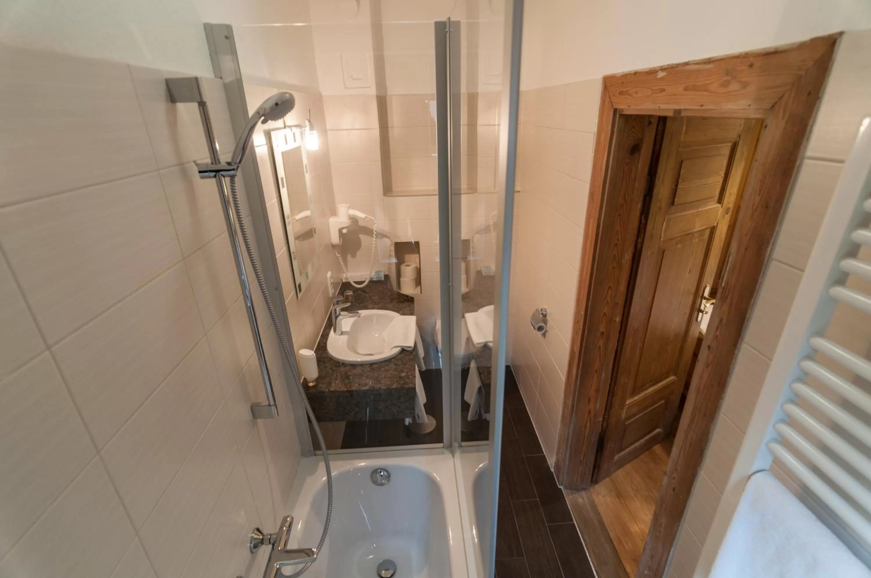 Bathroom in Hotel Rothenburger Hof