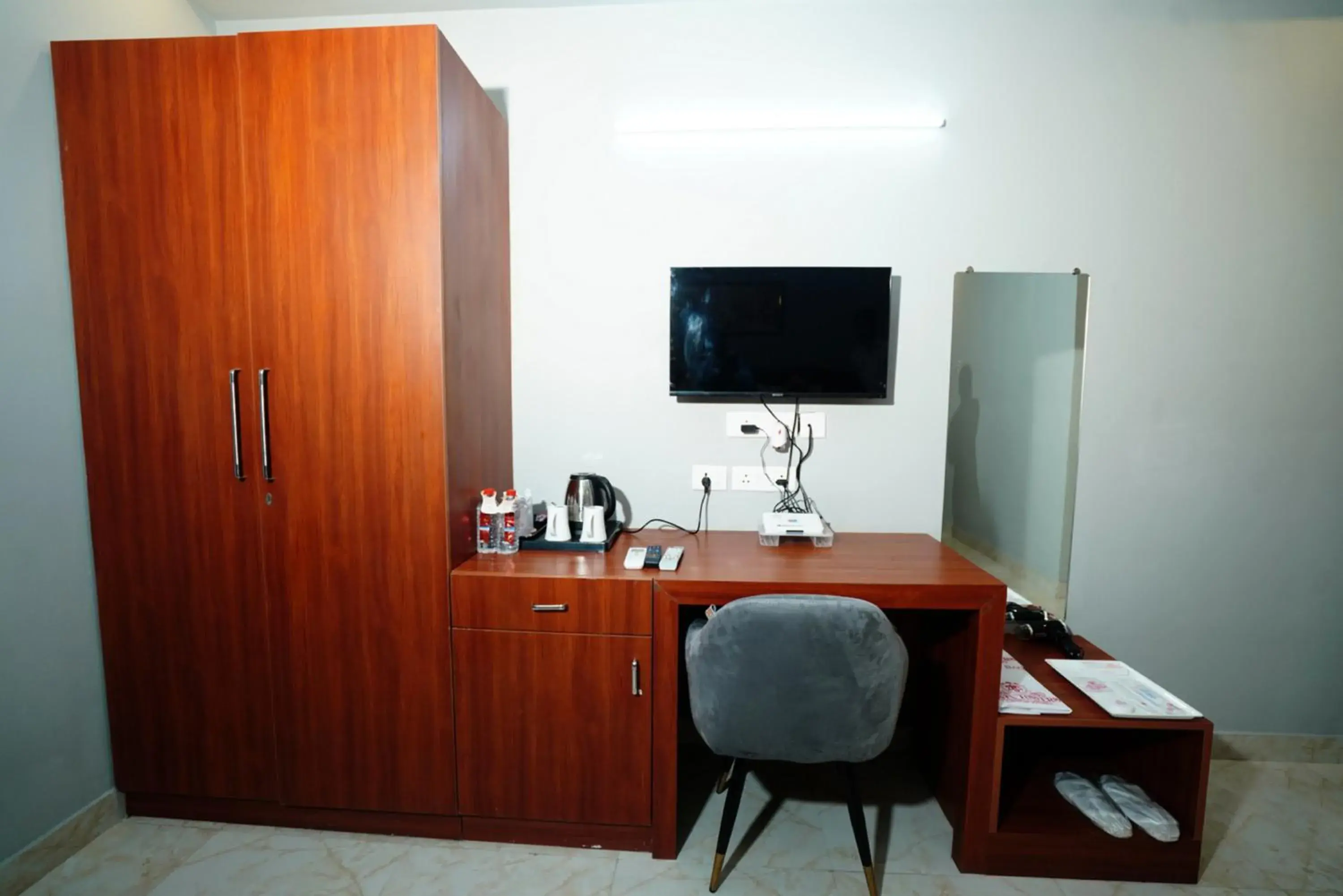 TV and multimedia, TV/Entertainment Center in ExpoMart Inn