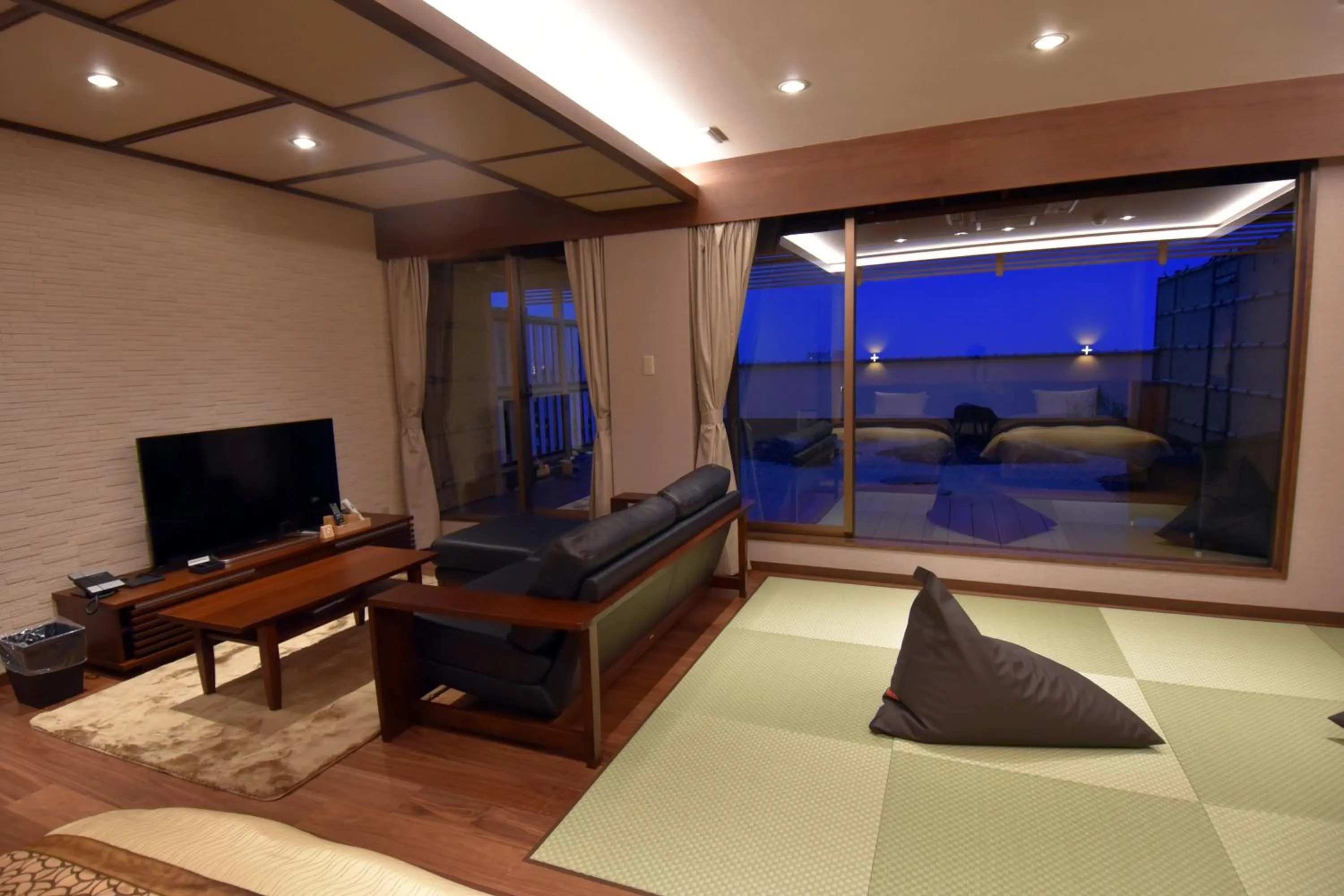 Seating area, Bed in Arima Onsen Taketoritei Maruyama