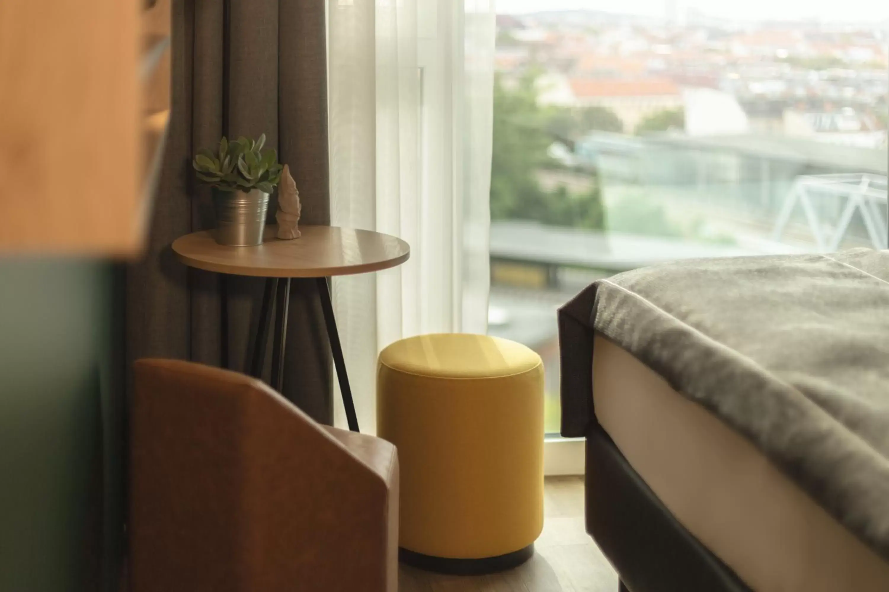 Seating area, Bed in Holiday Inn - the niu, Dwarf Berlin Schöneberg by IHG Seating area, Bed in Holiday Inn - the niu, Dwarf Berlin Schöneberg by IHG