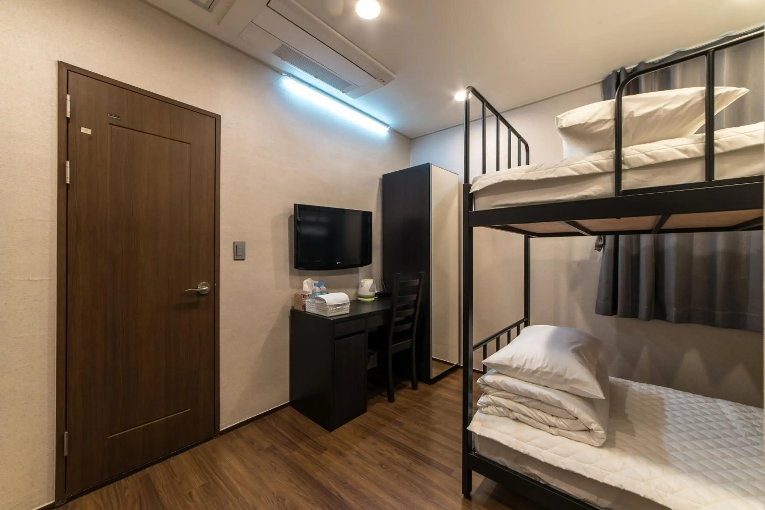 TV and multimedia, Bunk Bed in Soo Song Guesthouse