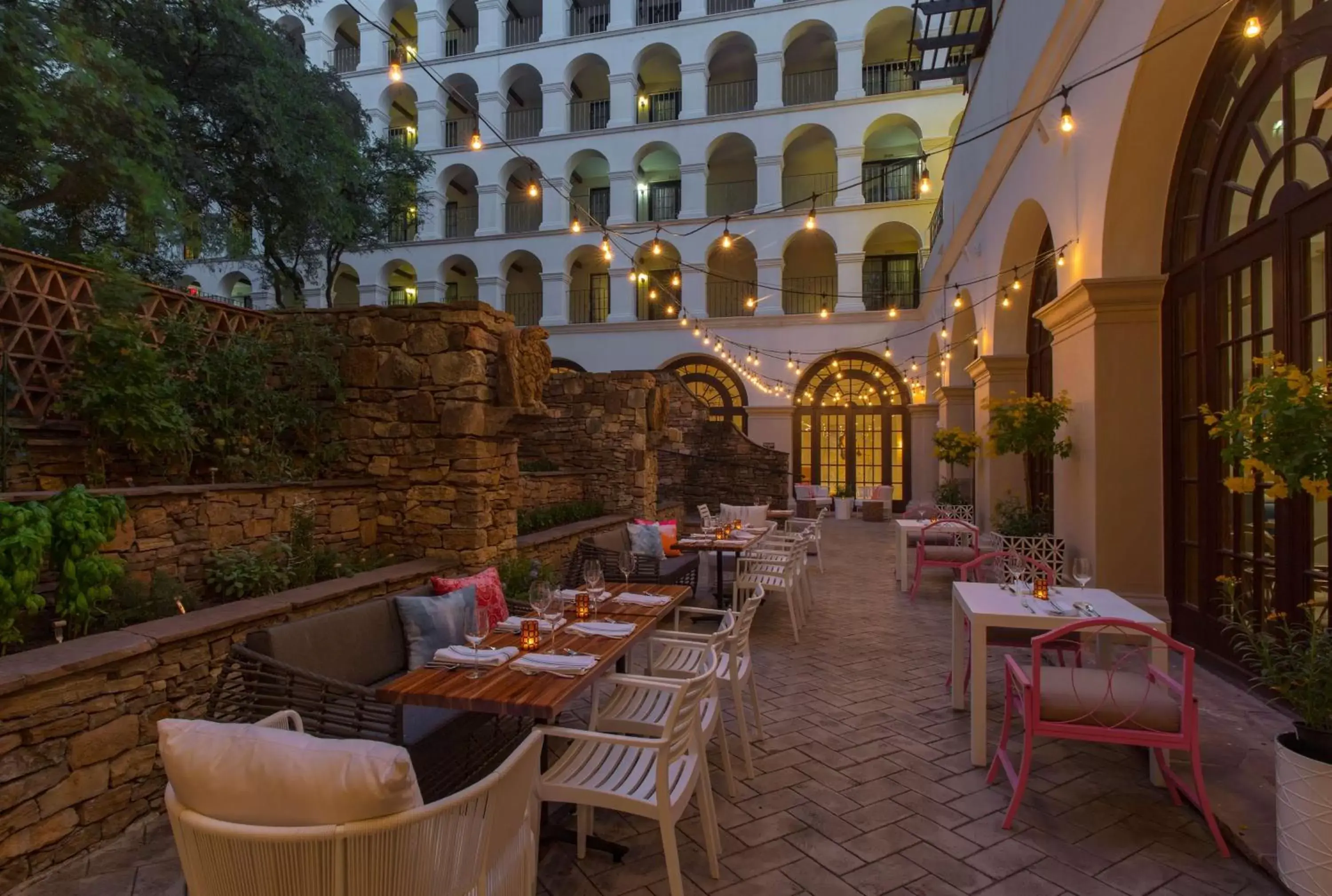 Patio, Restaurant/Places to Eat in DoubleTree by Hilton Austin