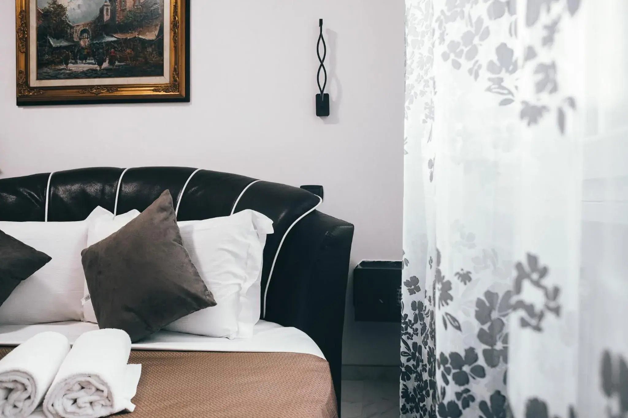 Bedroom, Seating Area in Gregorio VII Luxury Suites San Damaso