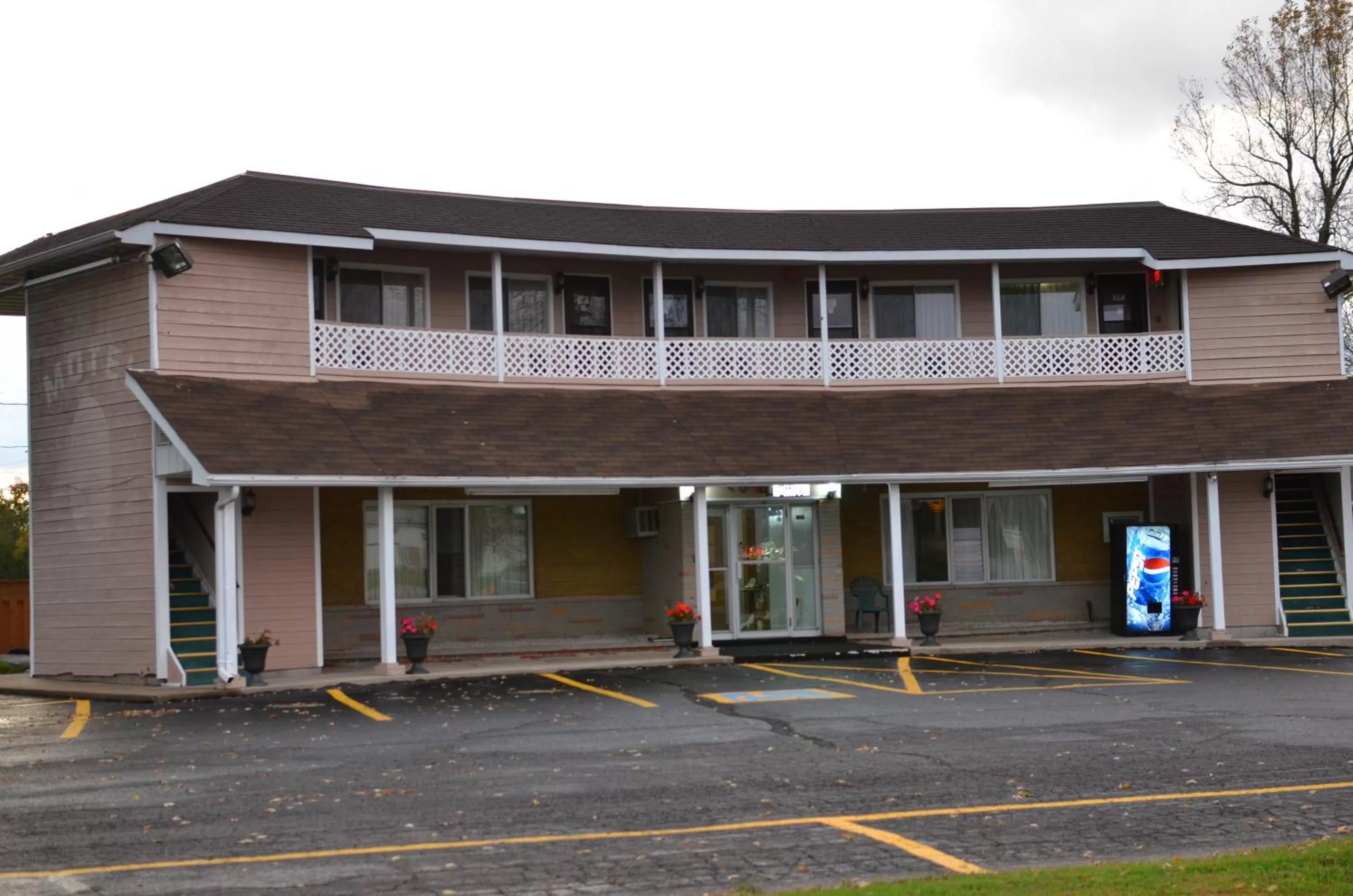 Facade/entrance in Aquarius Motel