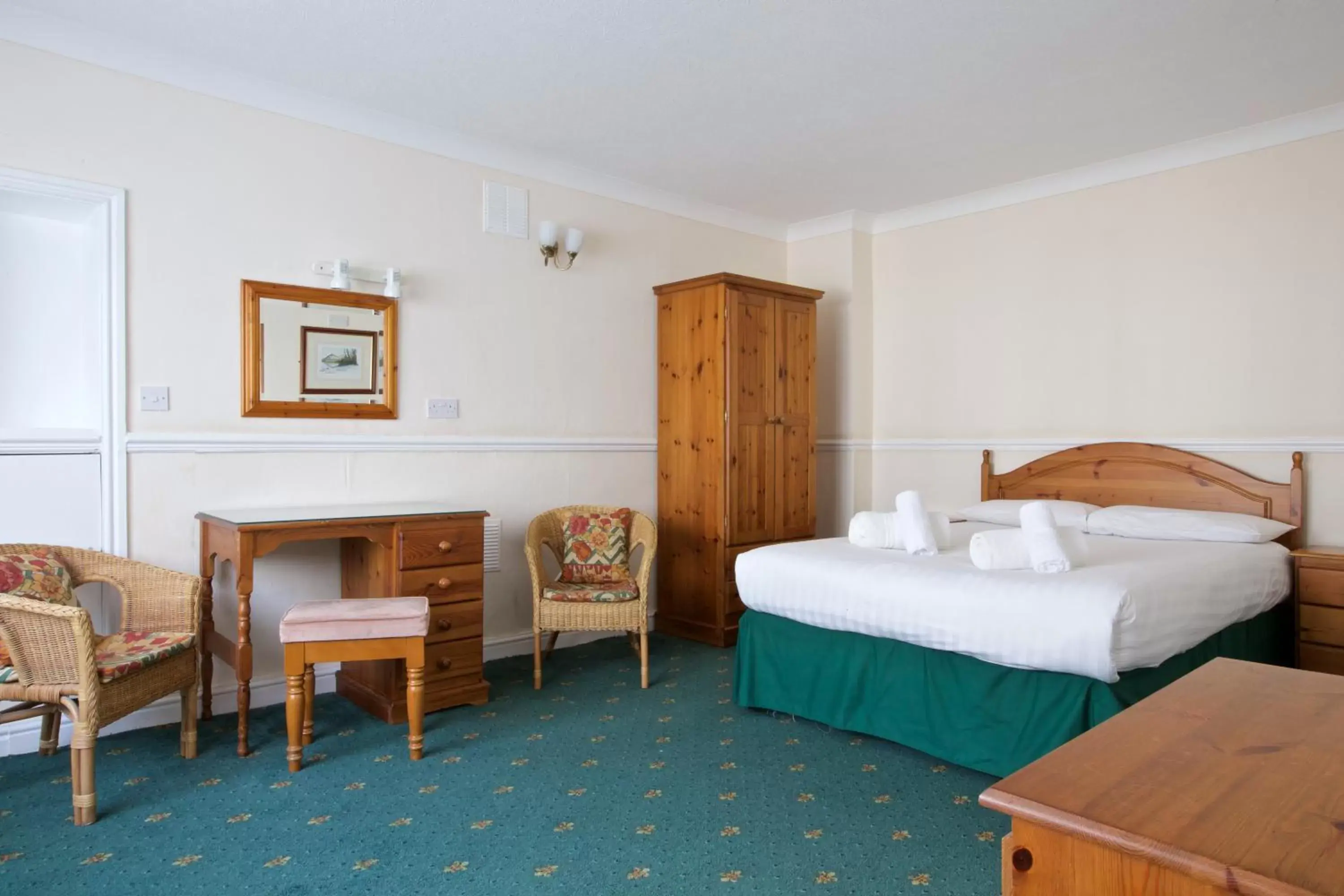 Bedroom, Bed in The Derwentwater Hotel