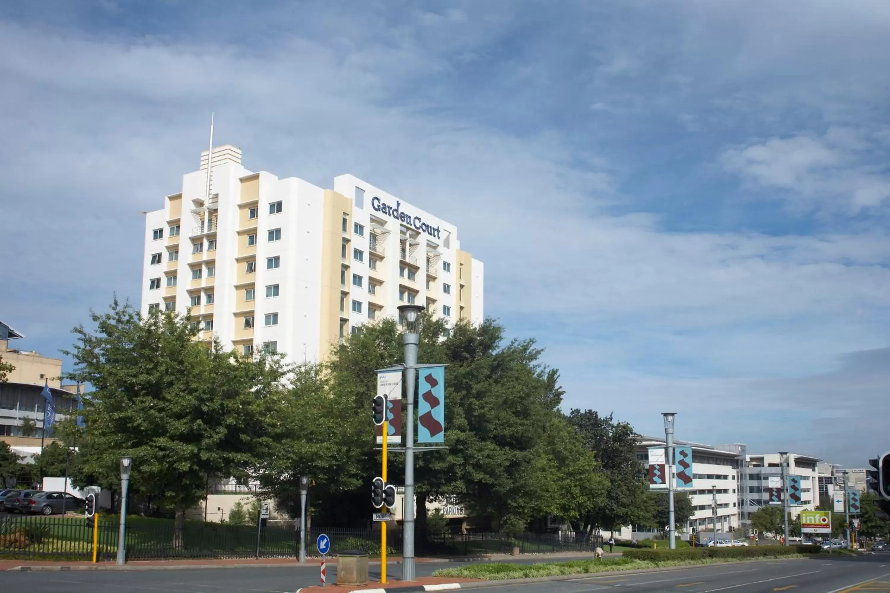 Facade/entrance, Property Building in Garden Court Sandton City