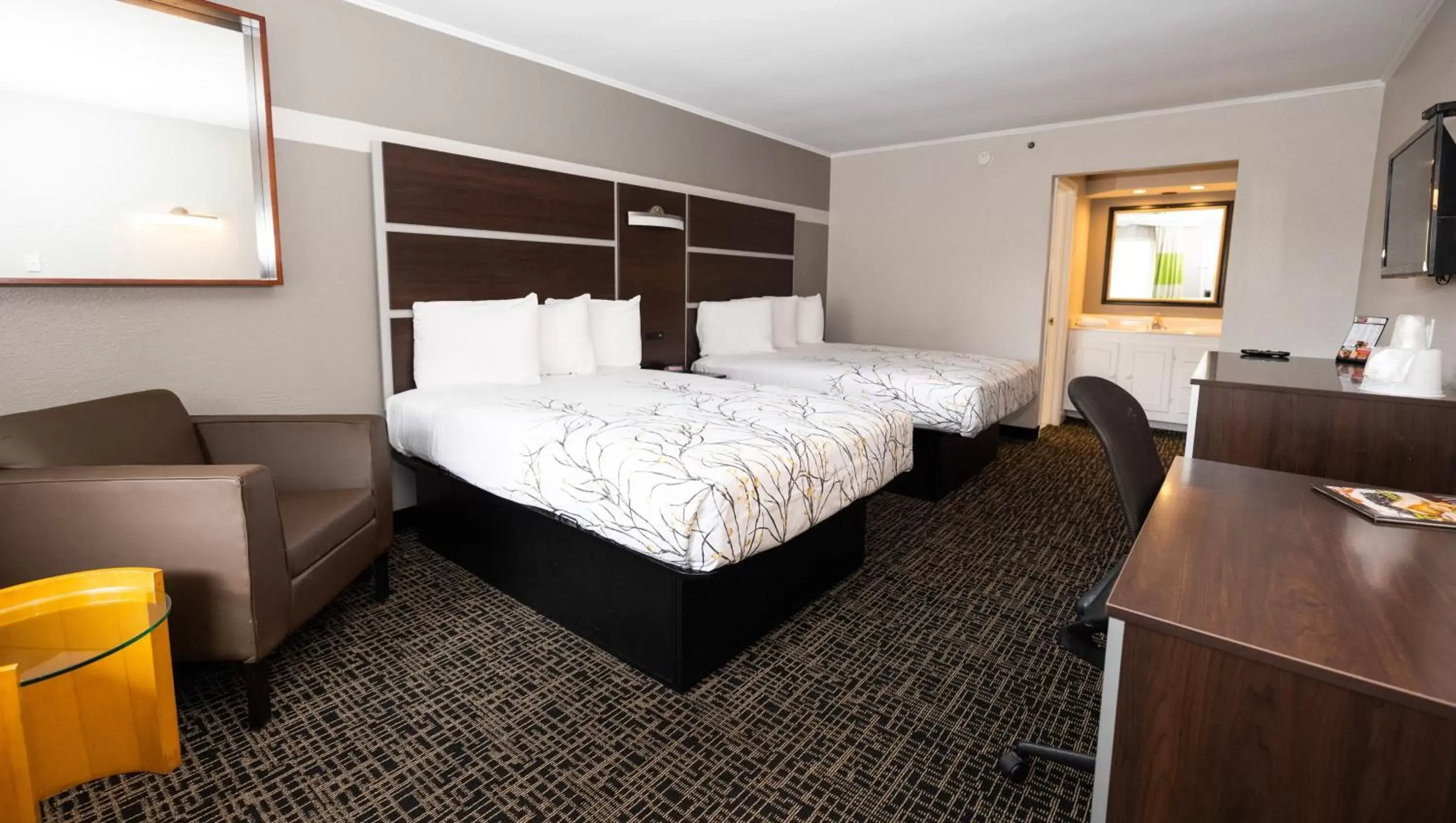 Bedroom, Bed in Magnuson Hotel Virginia Beach