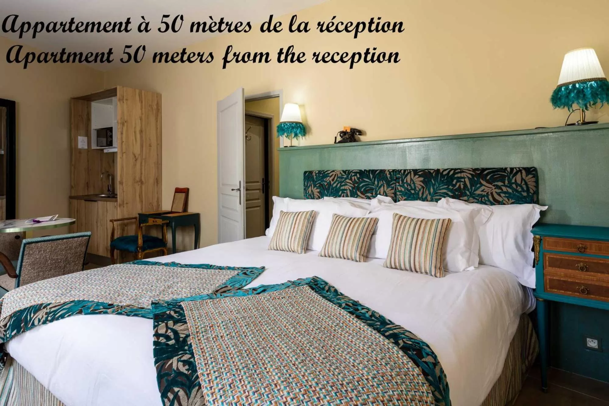 Bed in Le Clos Violette et Le 11 D'Aglaé - Hôtel de Charme Design de Luxe