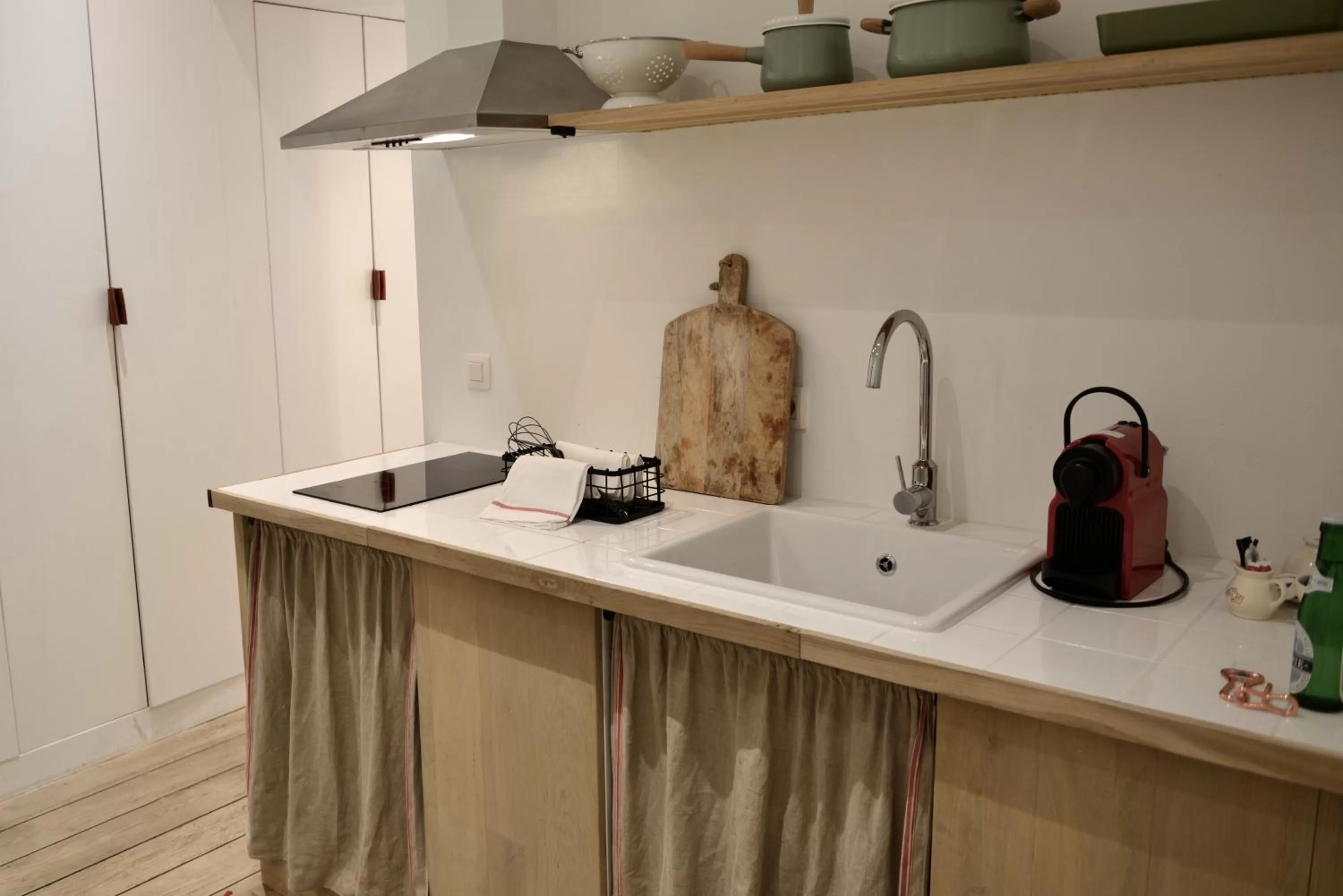 Kitchen or kitchenette in Boetiekhotel Hemelhuys