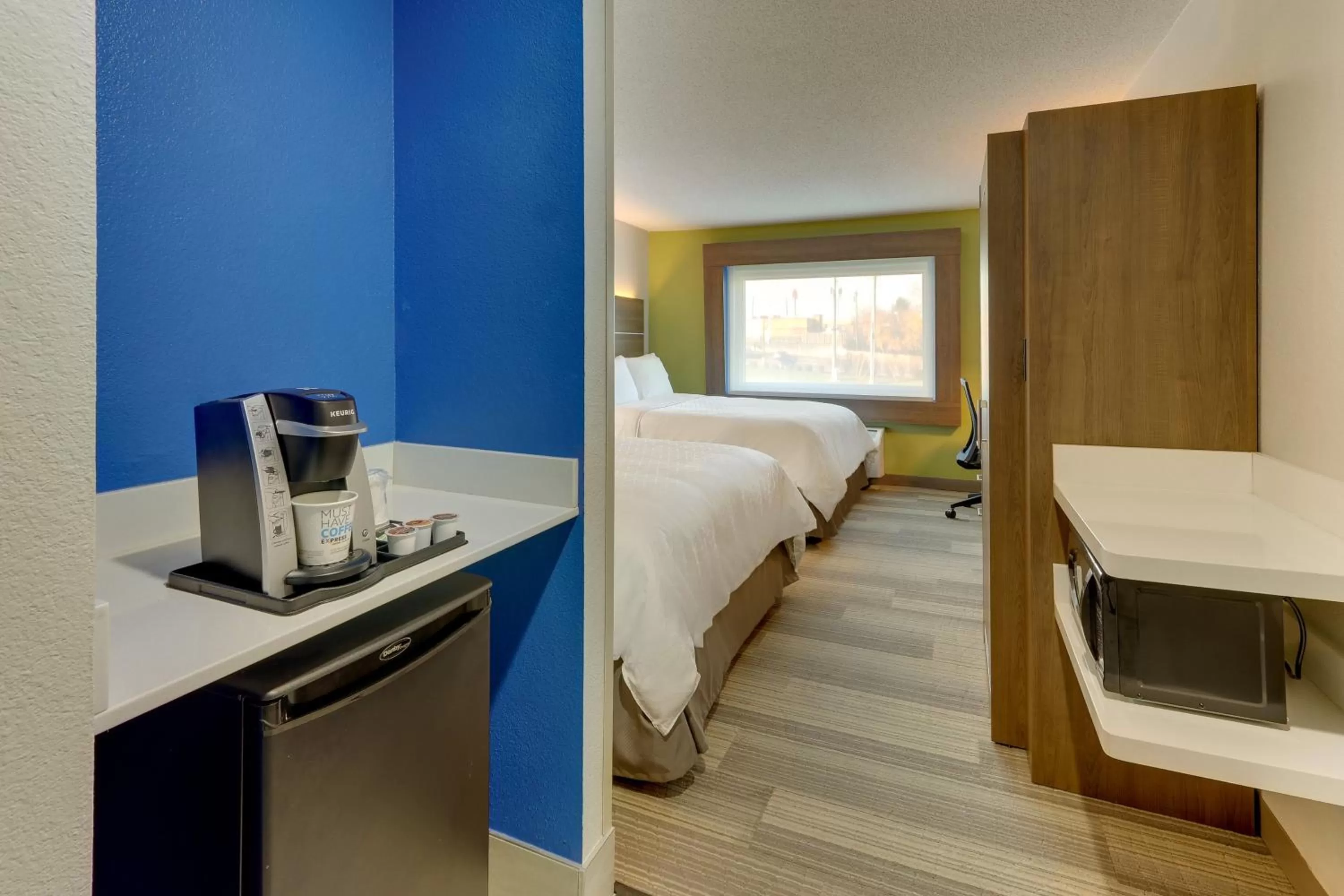 Photo of the whole room, Bed in Holiday Inn Express - Cincinnati North - Monroe by IHG