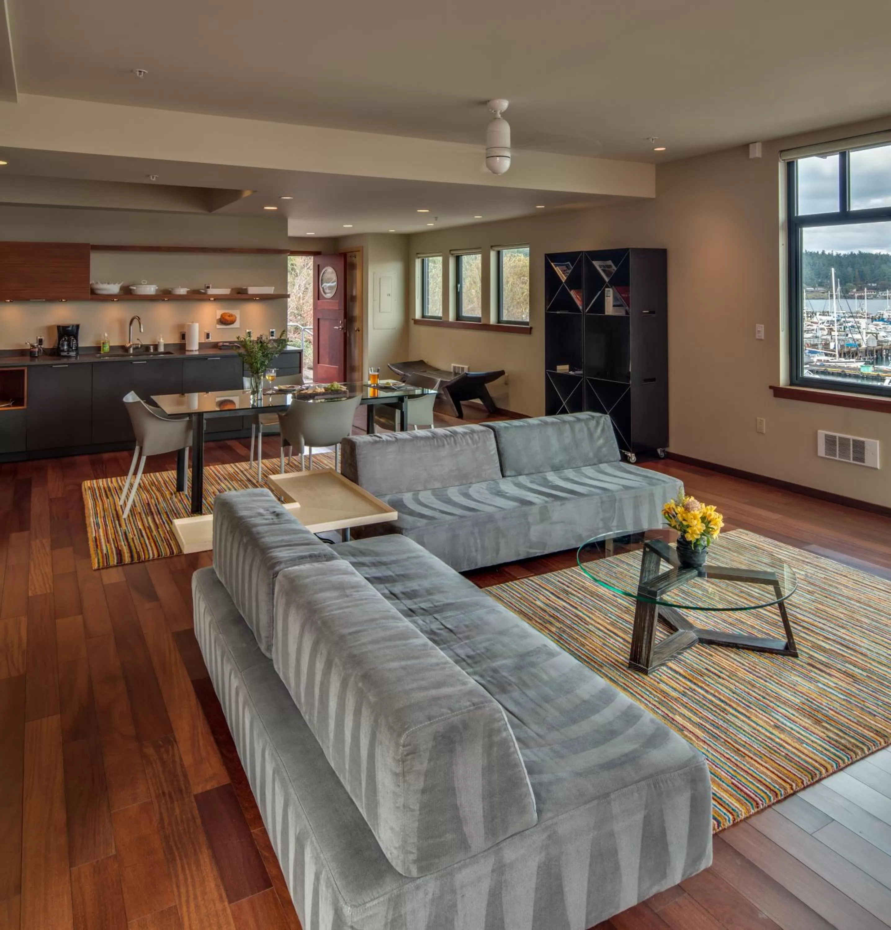 Living room, Seating Area in Island Inn at 123 West