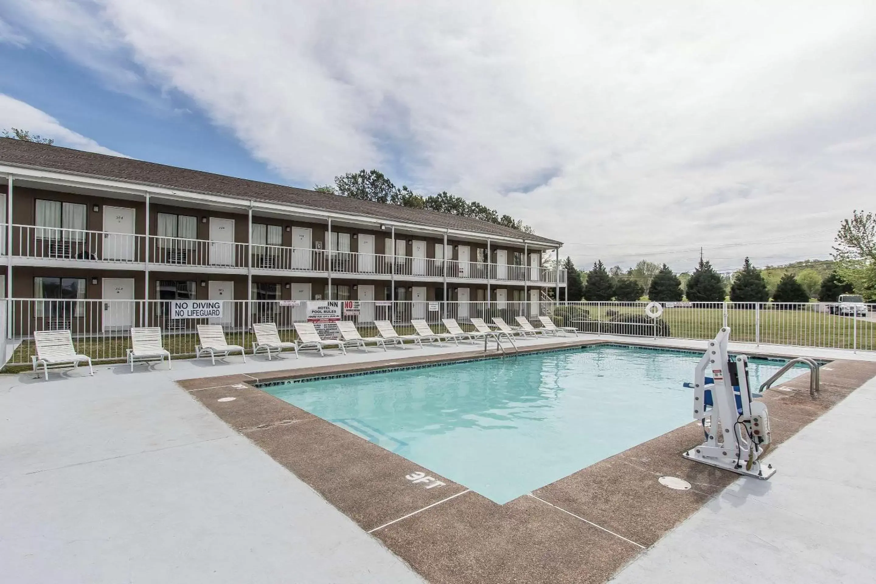 On site, Swimming Pool in Rodeway Inn Jackson