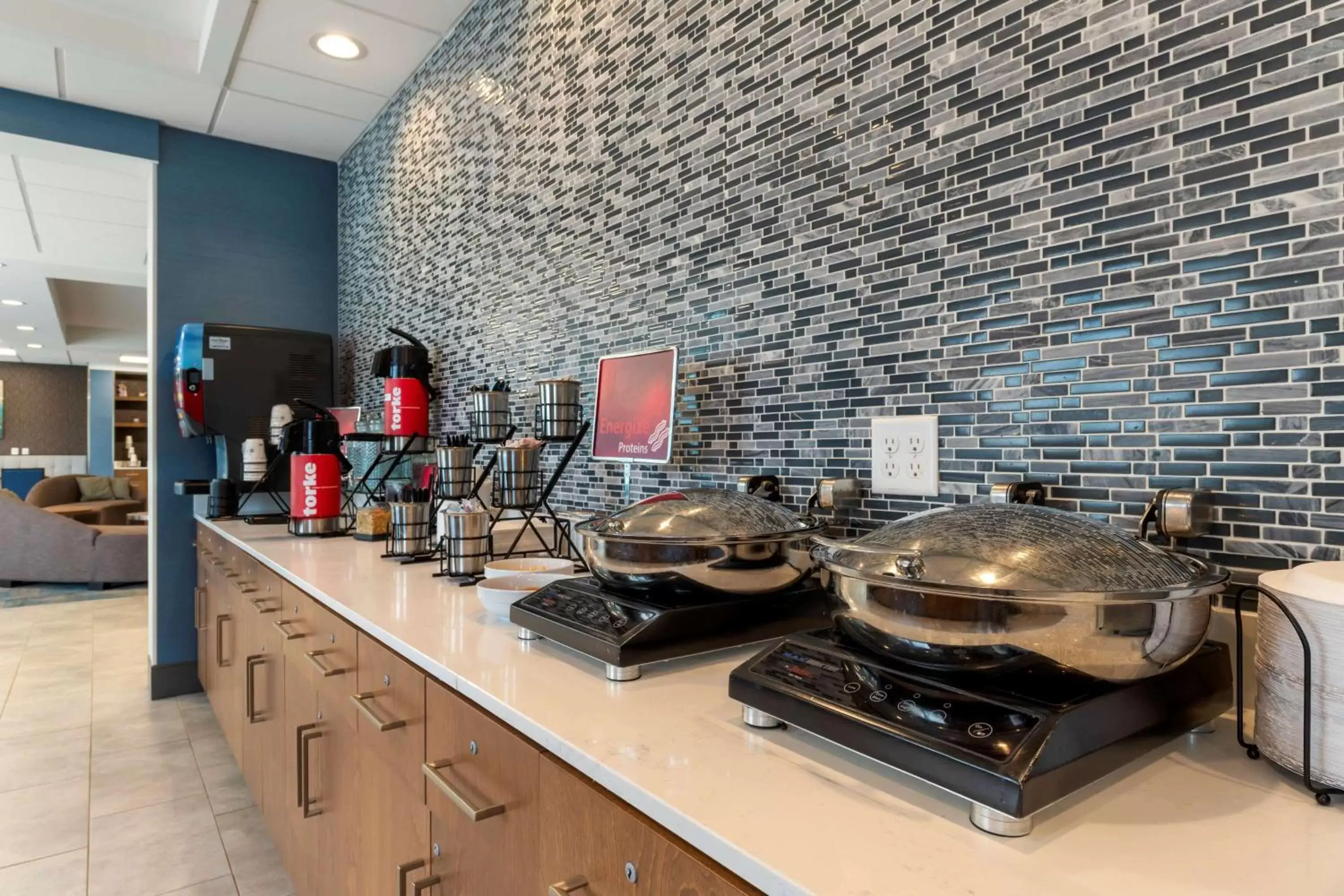 Breakfast in Best Western Plus Isanti Breakfast in Best Western Plus Isanti