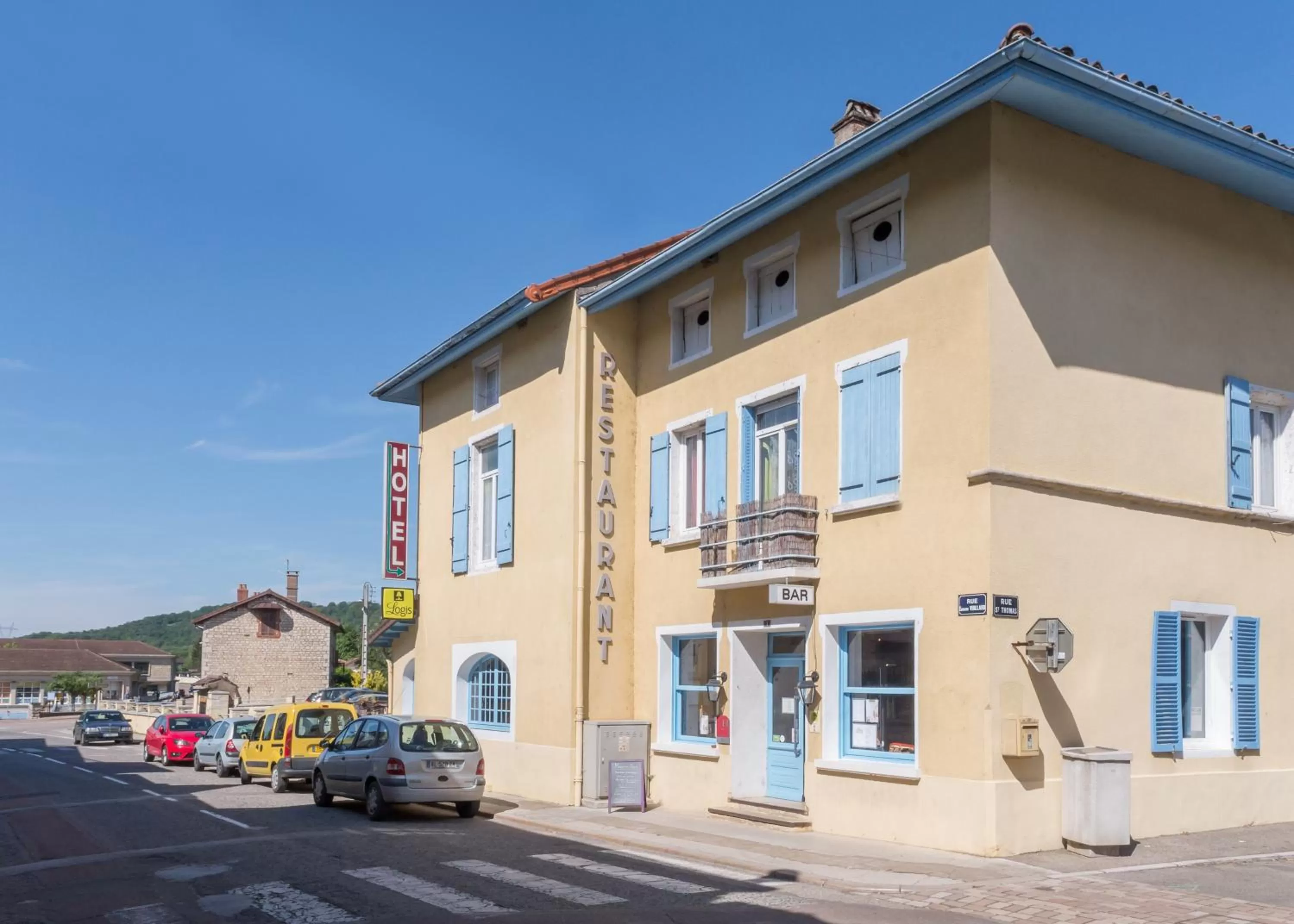 Property building in Hotel Le Bourgogne