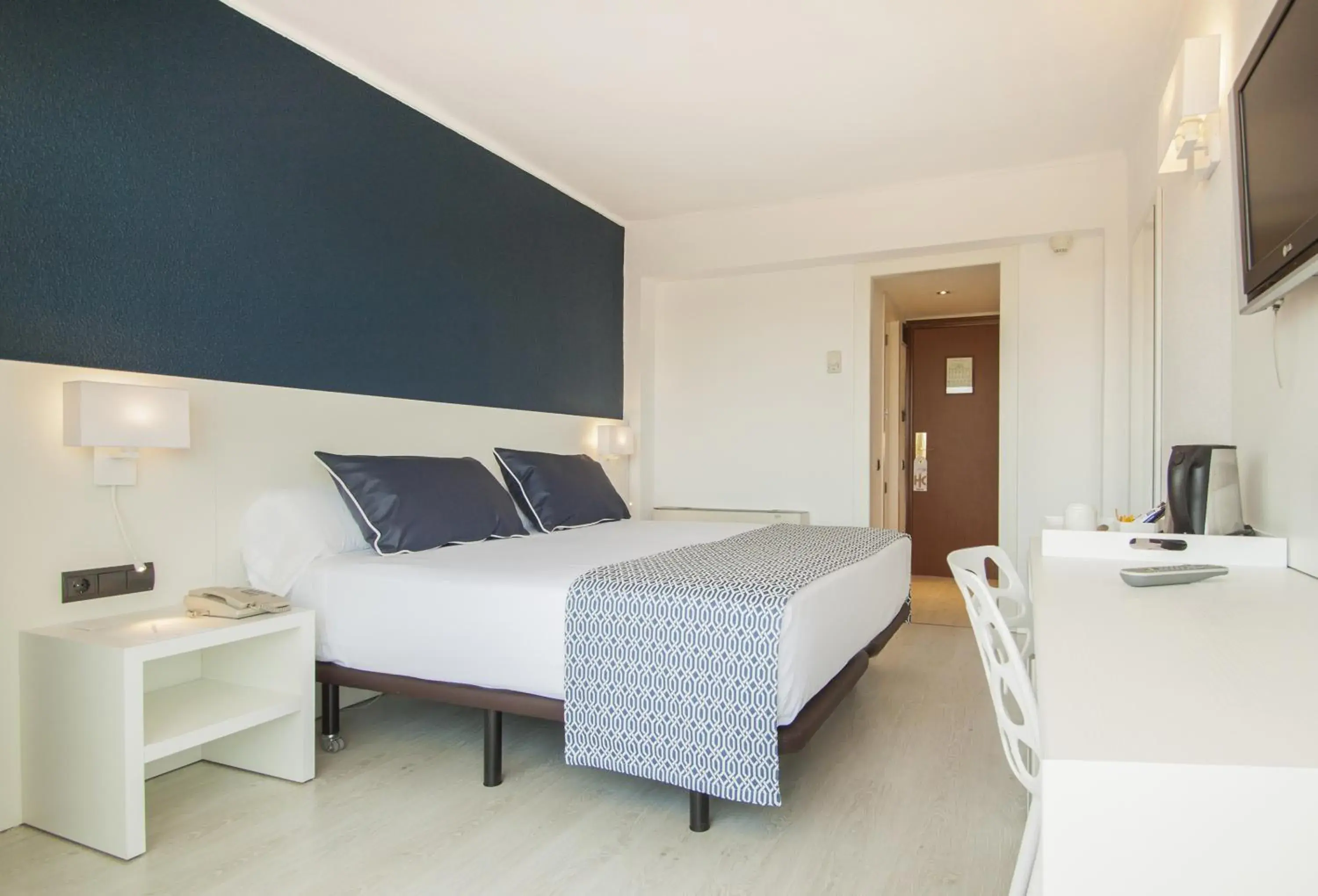 Superior Double or Twin Room with Terrace - single occupancy in Catalonia del Mar - Adults Only