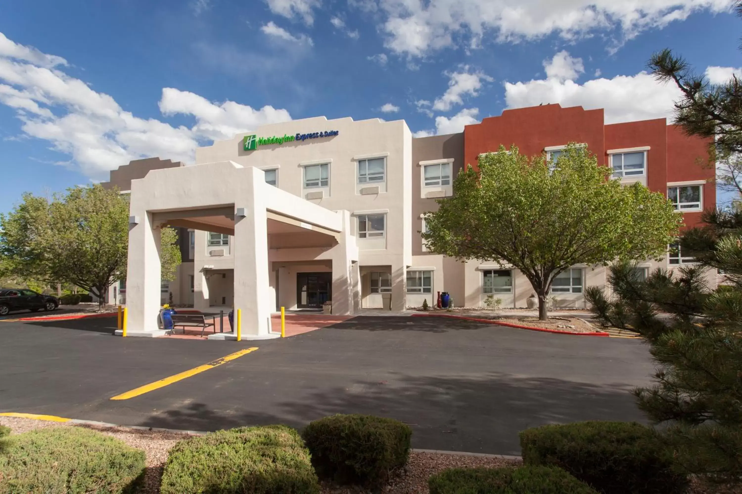 Property Building in Holiday Inn Express & Suites - Santa Fe, an IHG Hotel