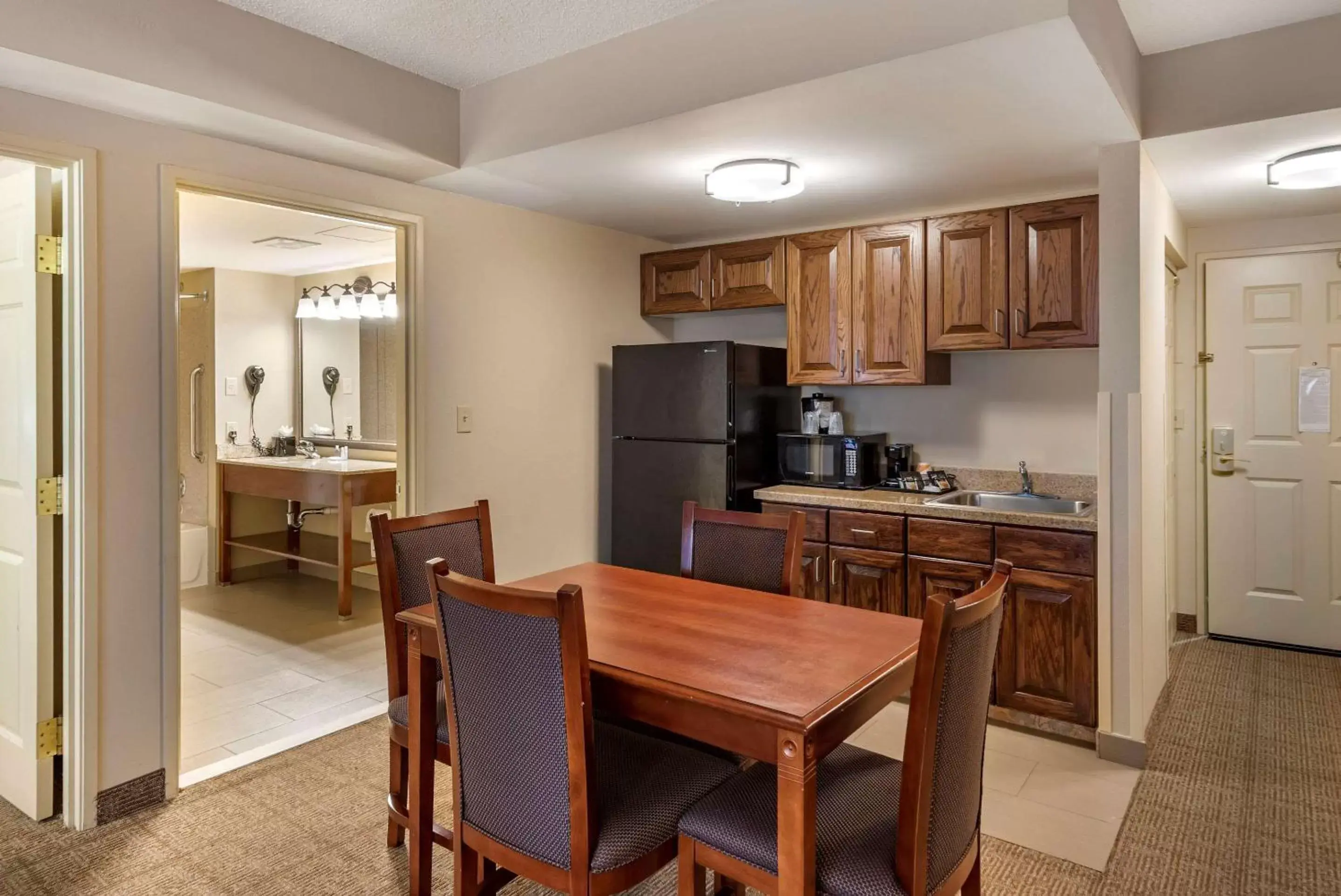 Photo of the whole room, Kitchen/Kitchenette in Comfort Inn & Suites Virginia Beach-Norfolk Airport