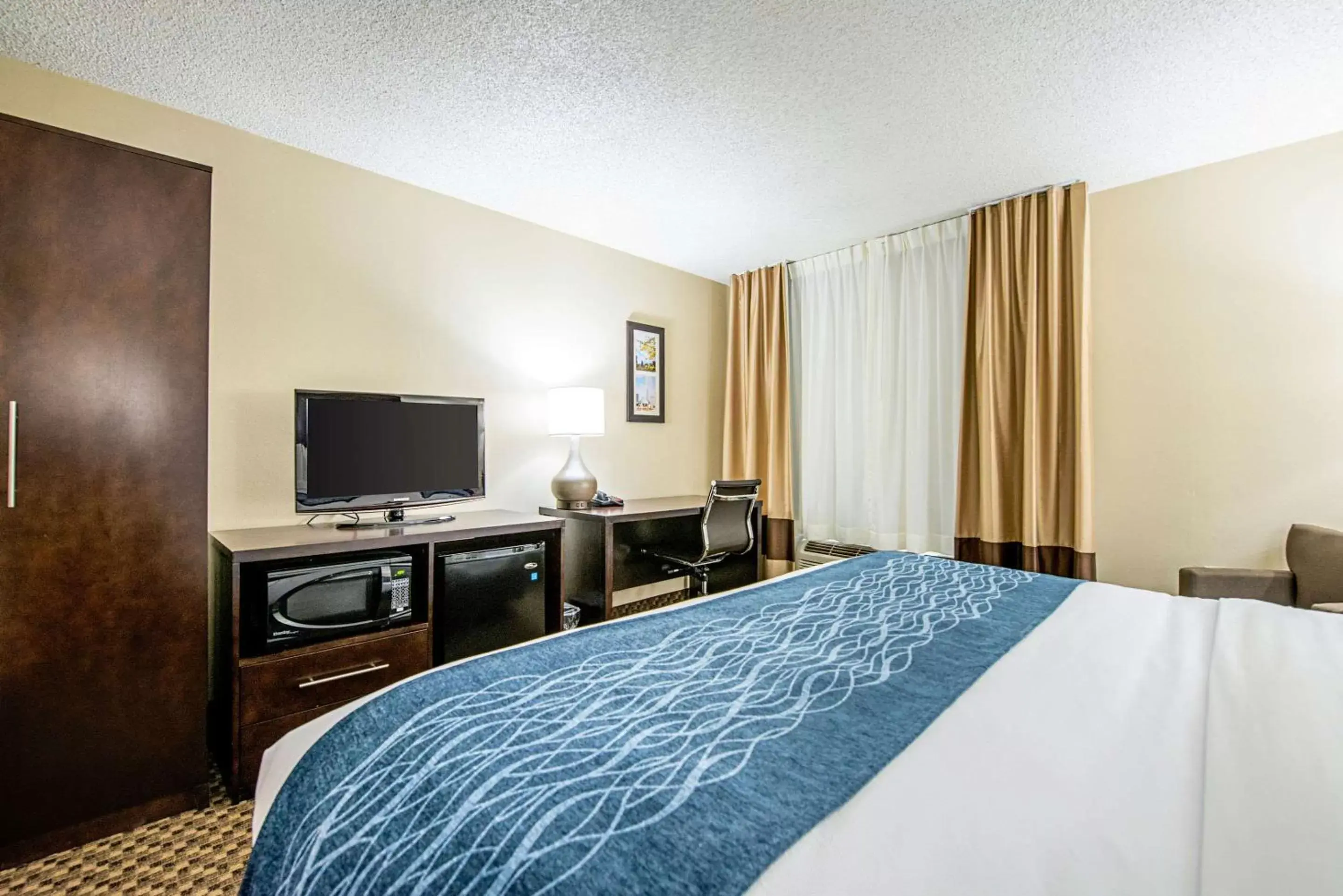 Photo of the whole room, Bed in Comfort Inn Matteson - Chicago