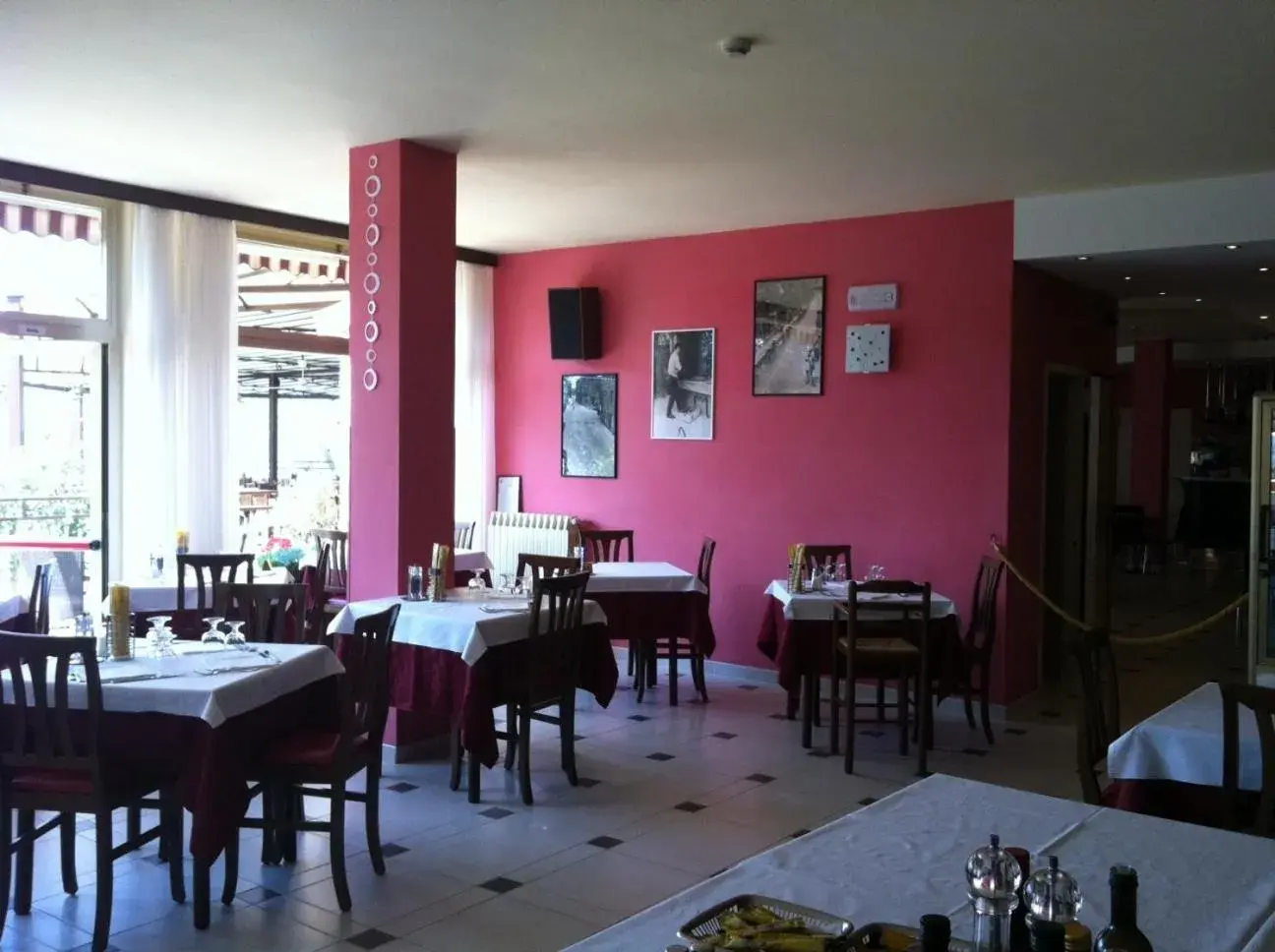 Restaurant/Places to Eat in Hotel Rabay