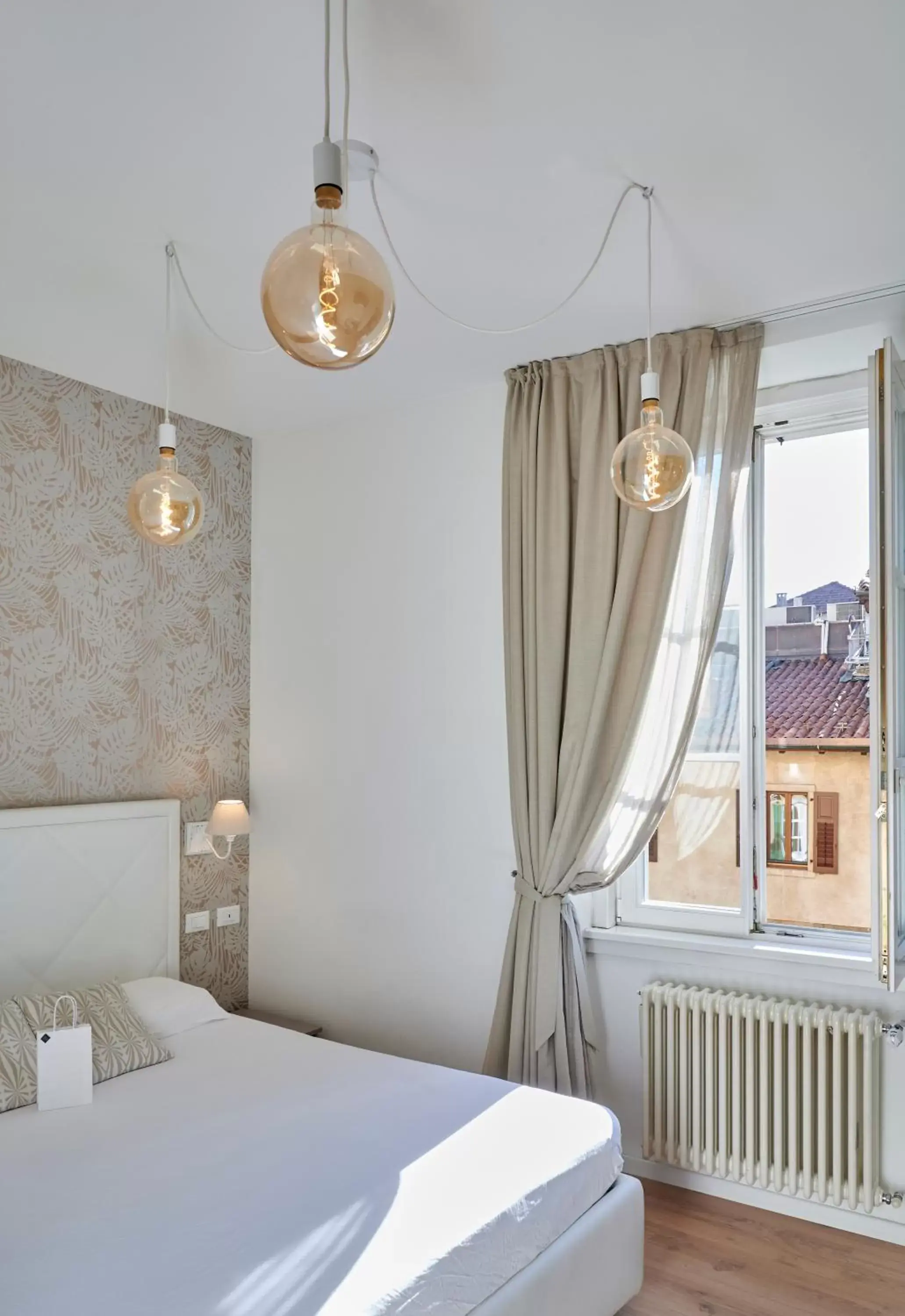 Balcony/Terrace, Bed in Lainez Rooms & Suites