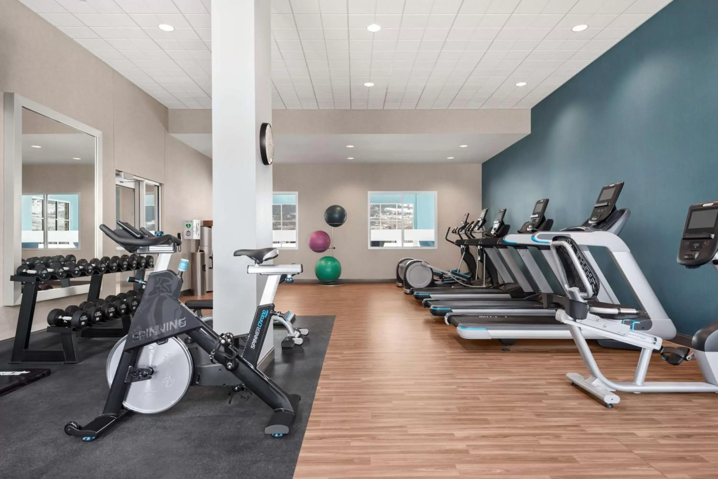 Fitness centre/facilities, Fitness Center/Facilities in Hampton Inn & Suites Kelowna, British Columbia, Canada