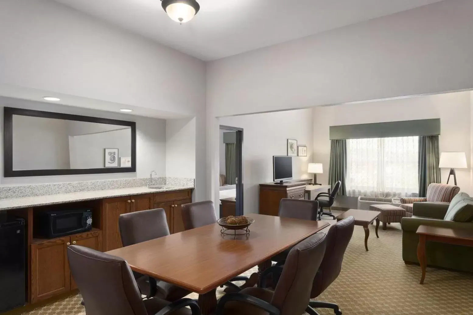 Dining area in Country Inn & Suites by Radisson, Gettysburg, PA