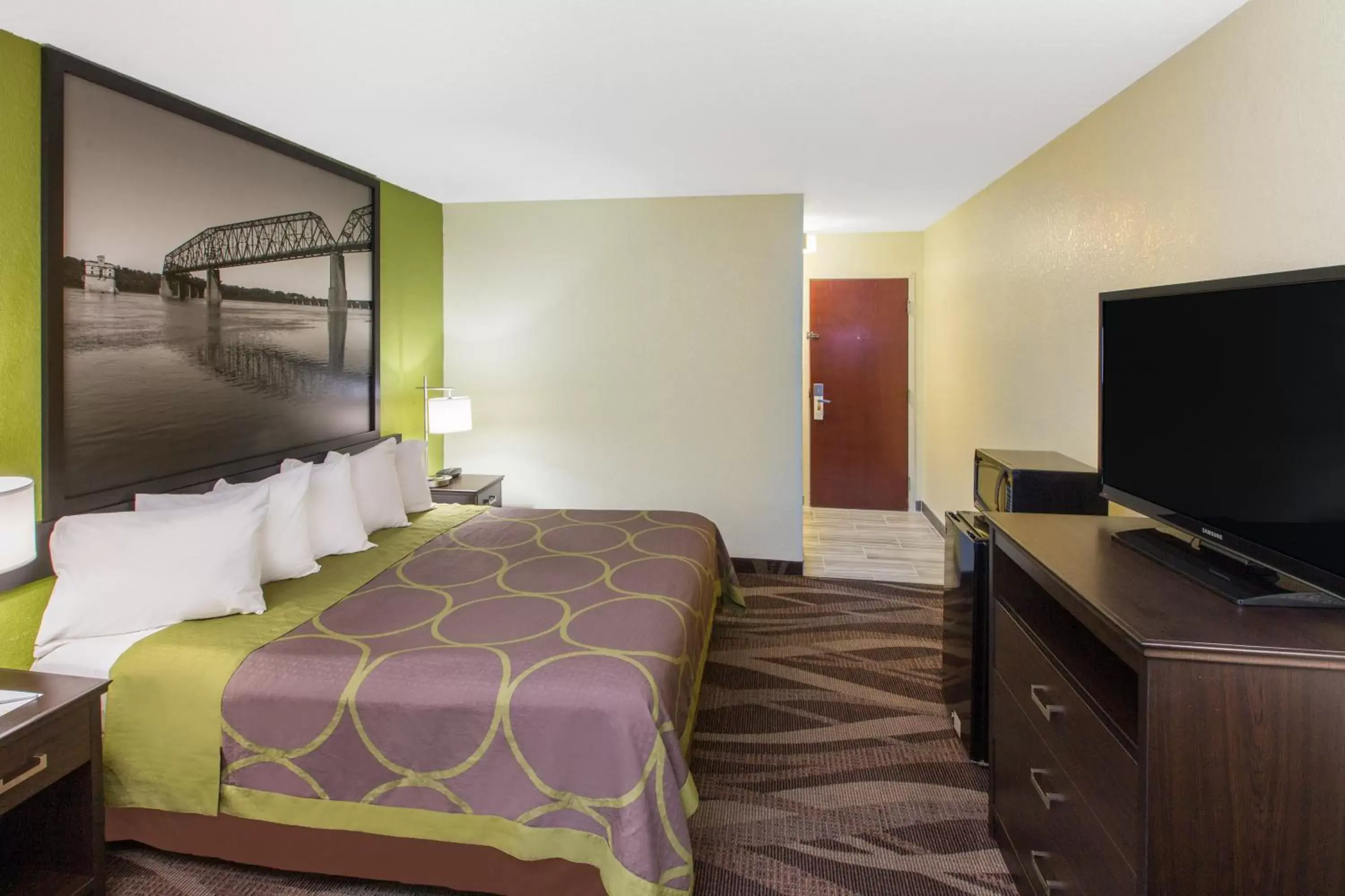 Bed in Super 8 by Wyndham Southaven