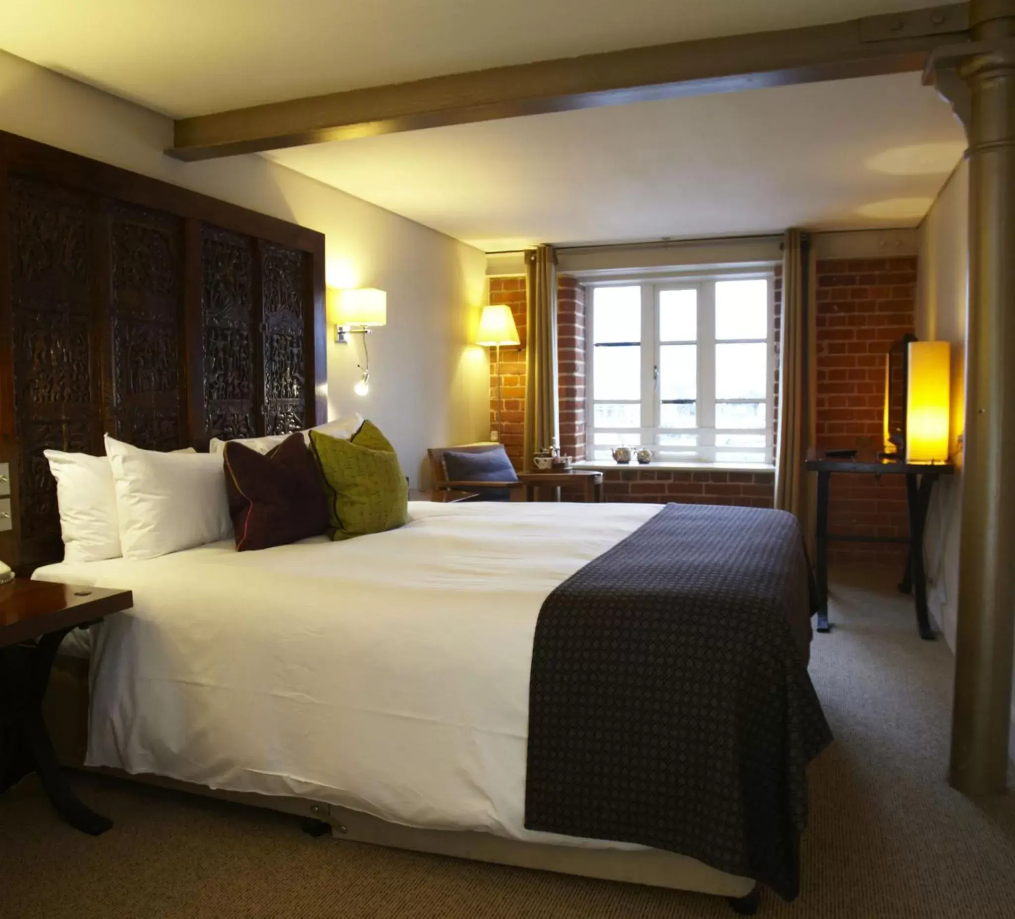 Bed in Salthouse Harbour Hotel