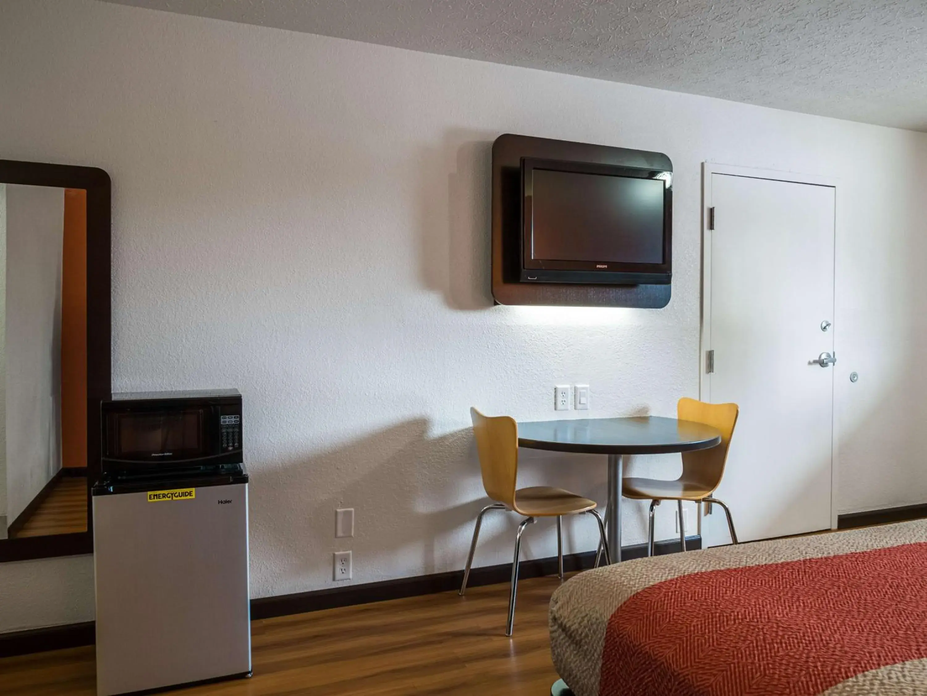 TV and multimedia, TV/Entertainment Center in Motel 6-Columbus, OH - OSU