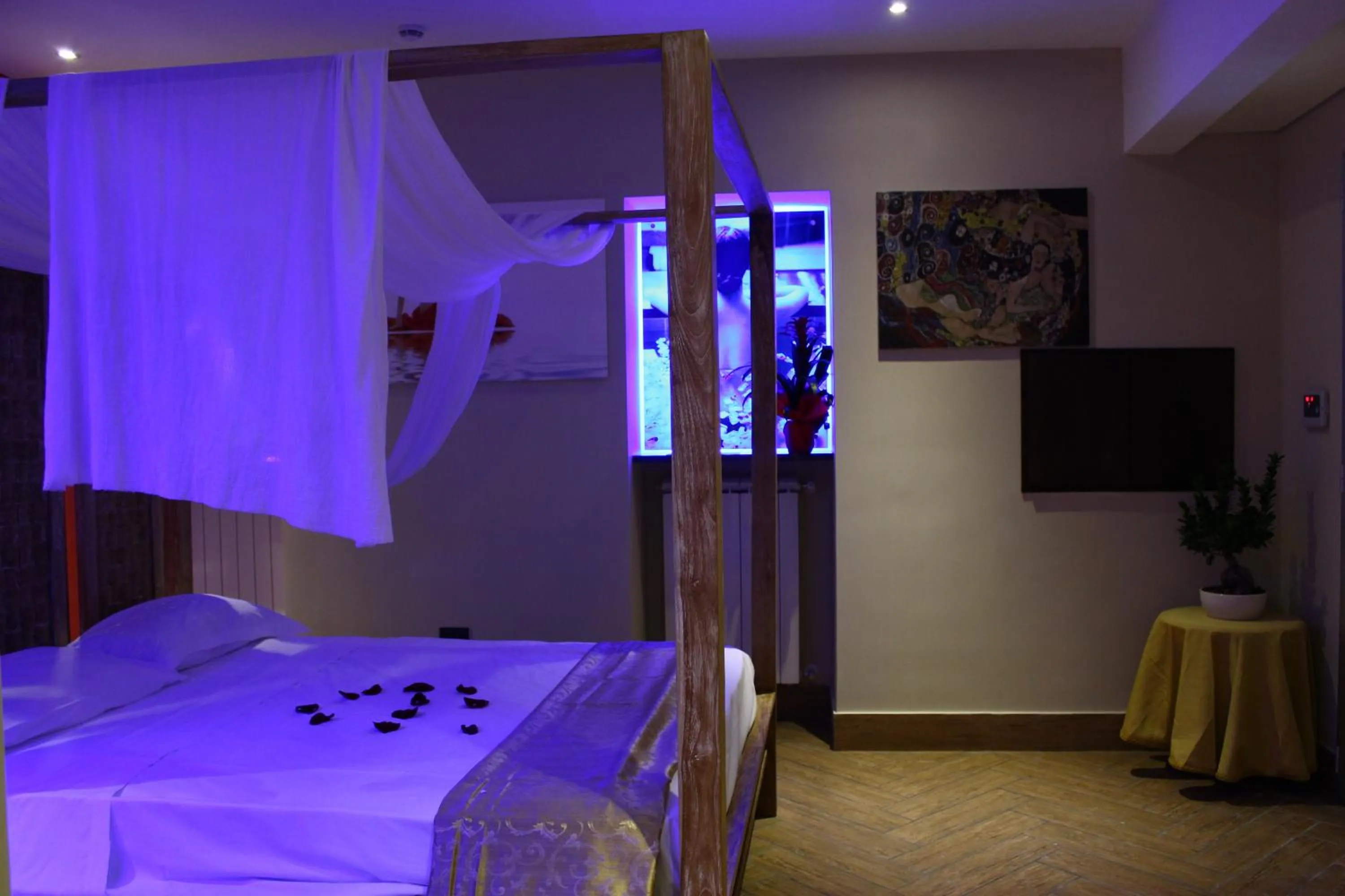 Photo of the whole room, Bed in Hotel Kursaal