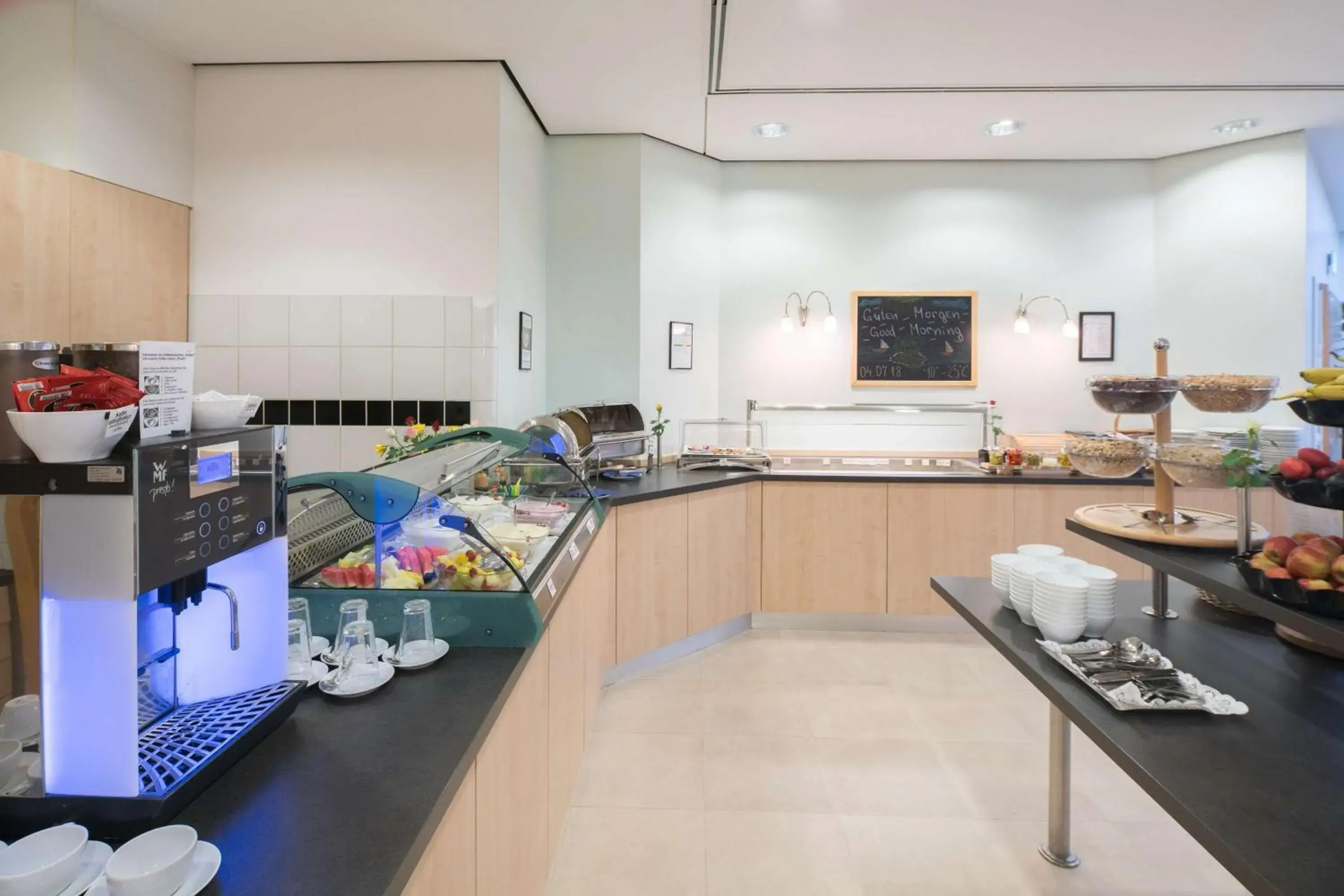 Restaurant/places to eat, Kitchen/Kitchenette in Best Western Hotel im Forum Mulheim