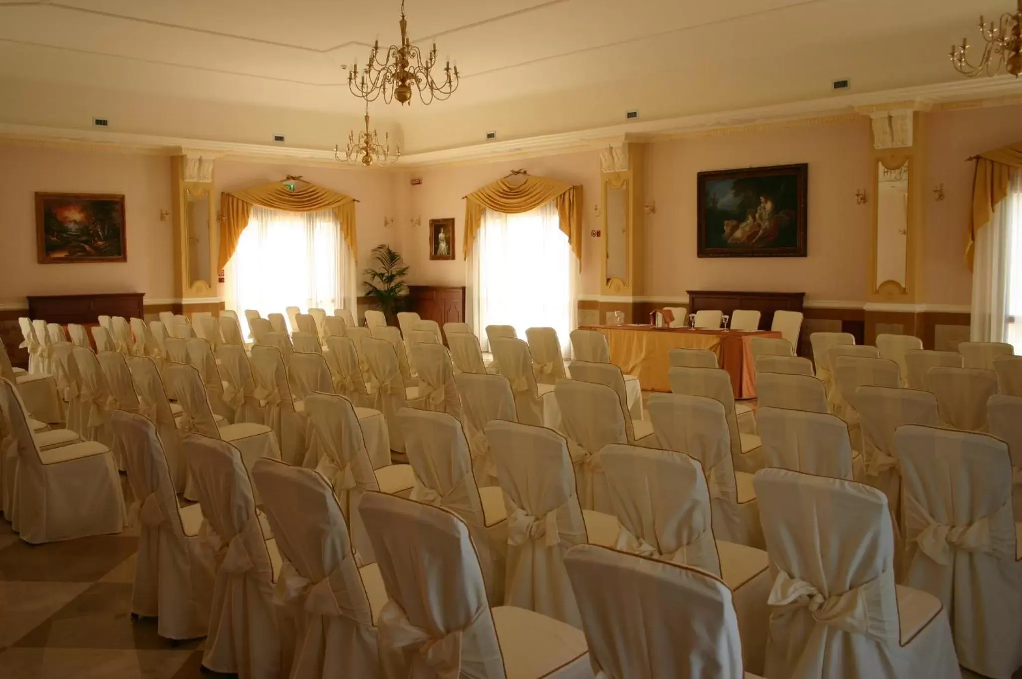 Business facilities in Grand Hotel Palace