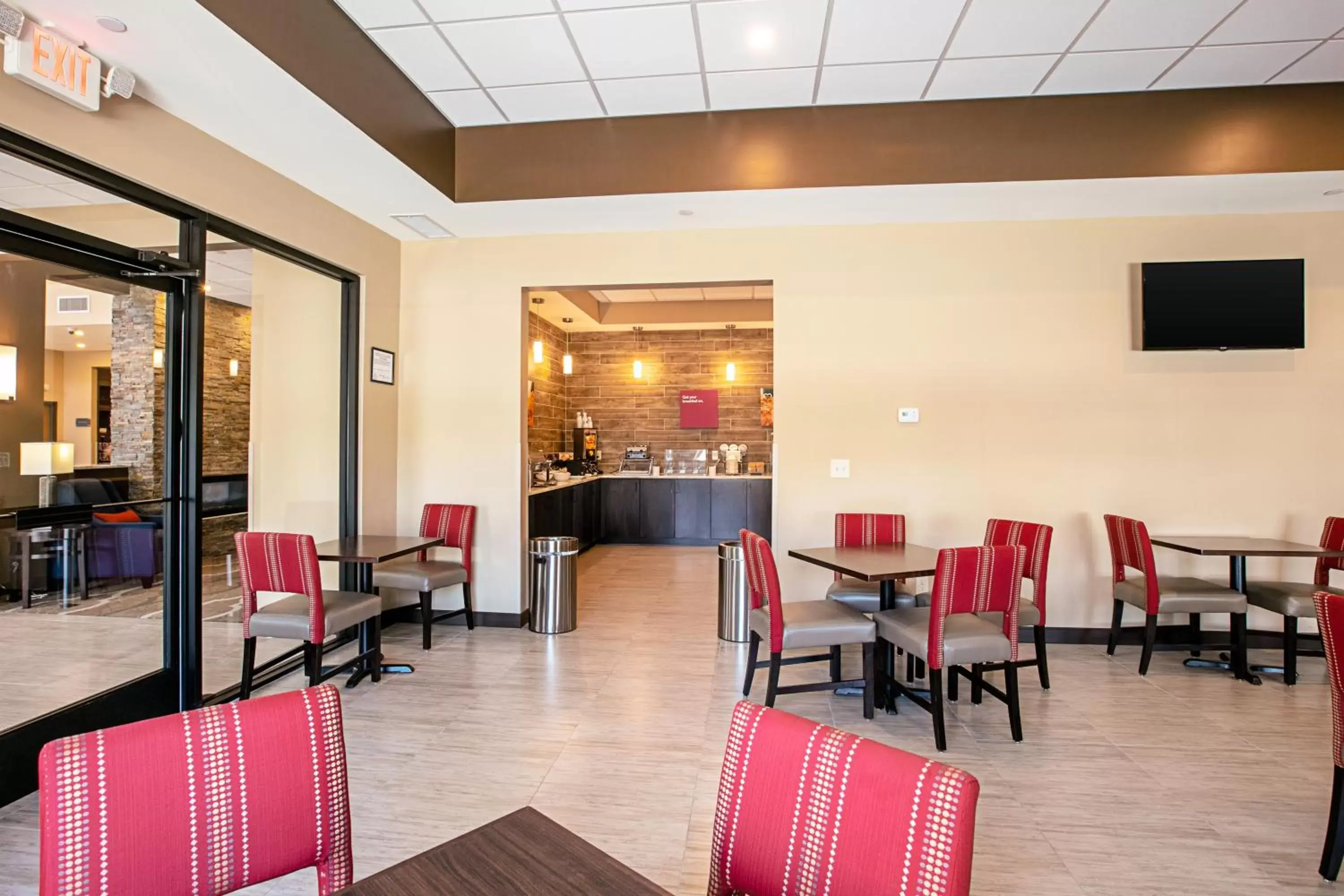 Breakfast, Restaurant/Places to Eat in Comfort Suites Fishkill near Interstate 84