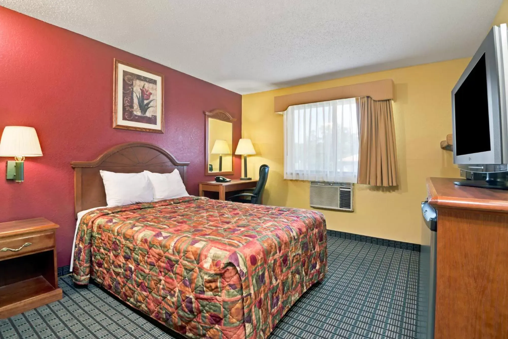 Bed in Days Inn by Wyndham Torrington