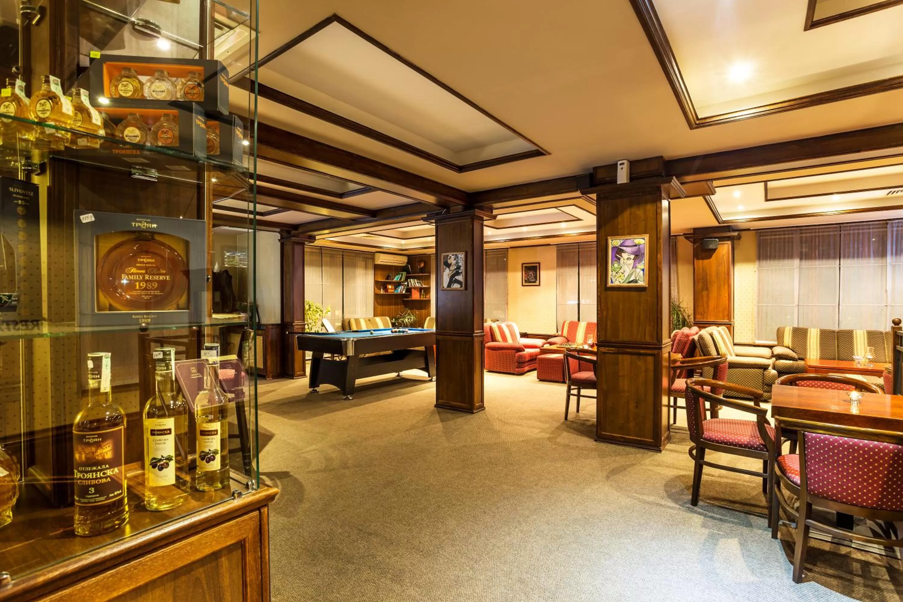 Lobby or reception in Chateau Montagne Hotel Troyan