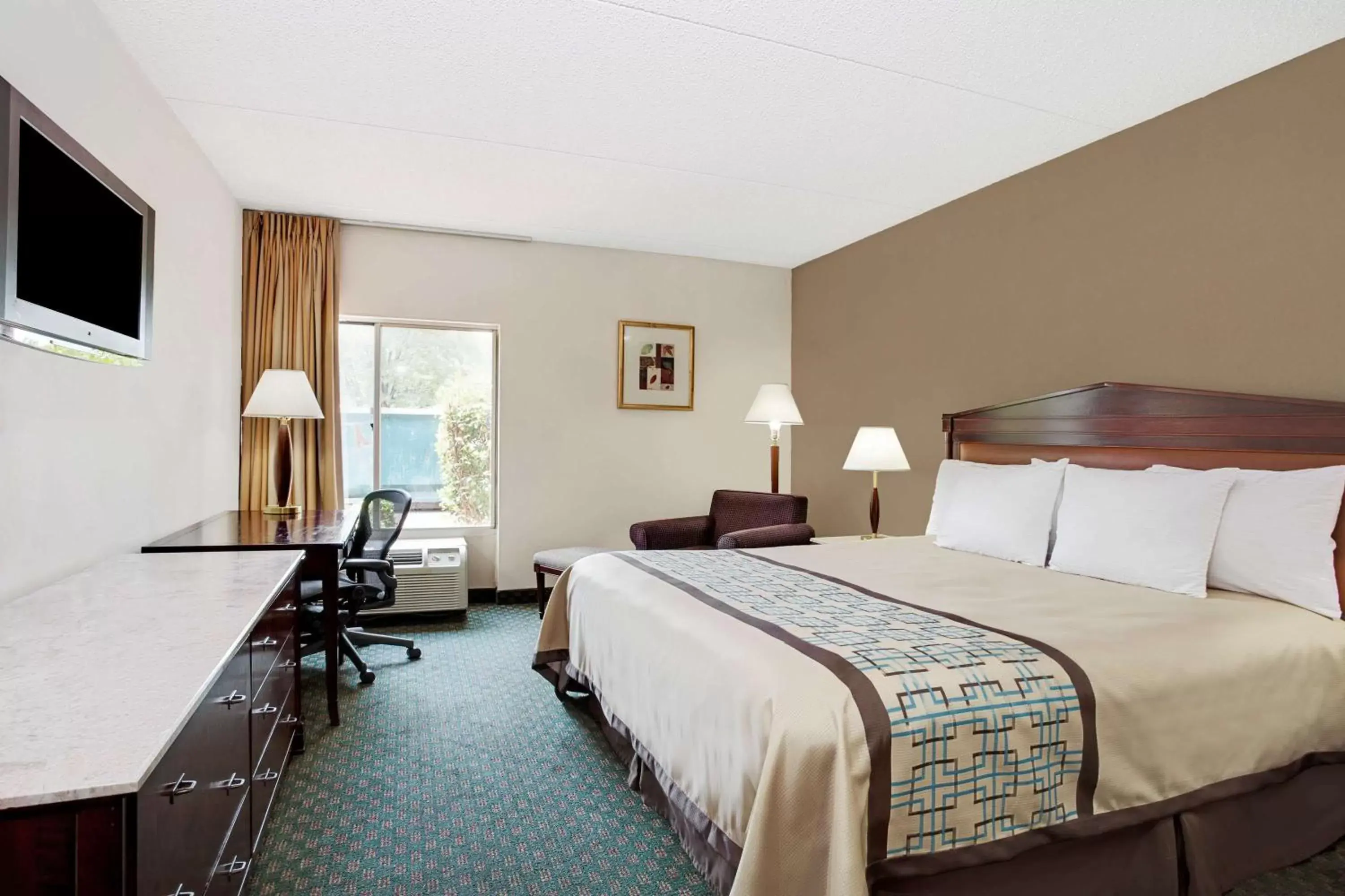 Photo of the whole room, Bed in Days Inn by Wyndham Newport News City Center Oyster Point