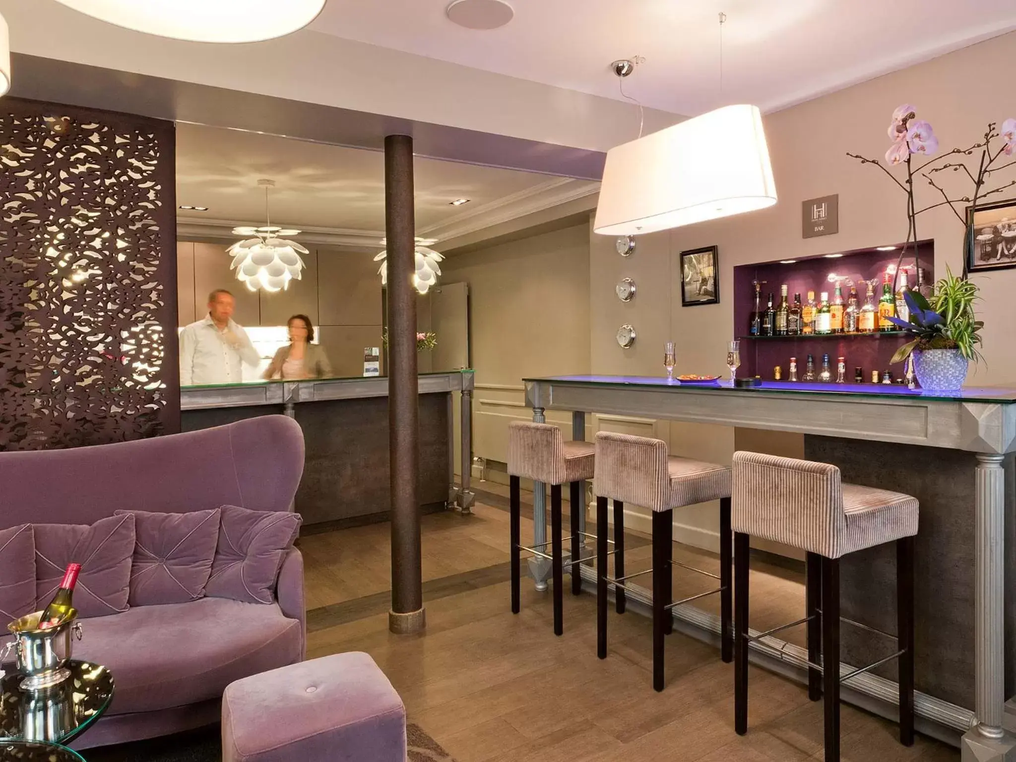 Communal lounge/ TV room, Lounge/Bar in Hôtel Harvey