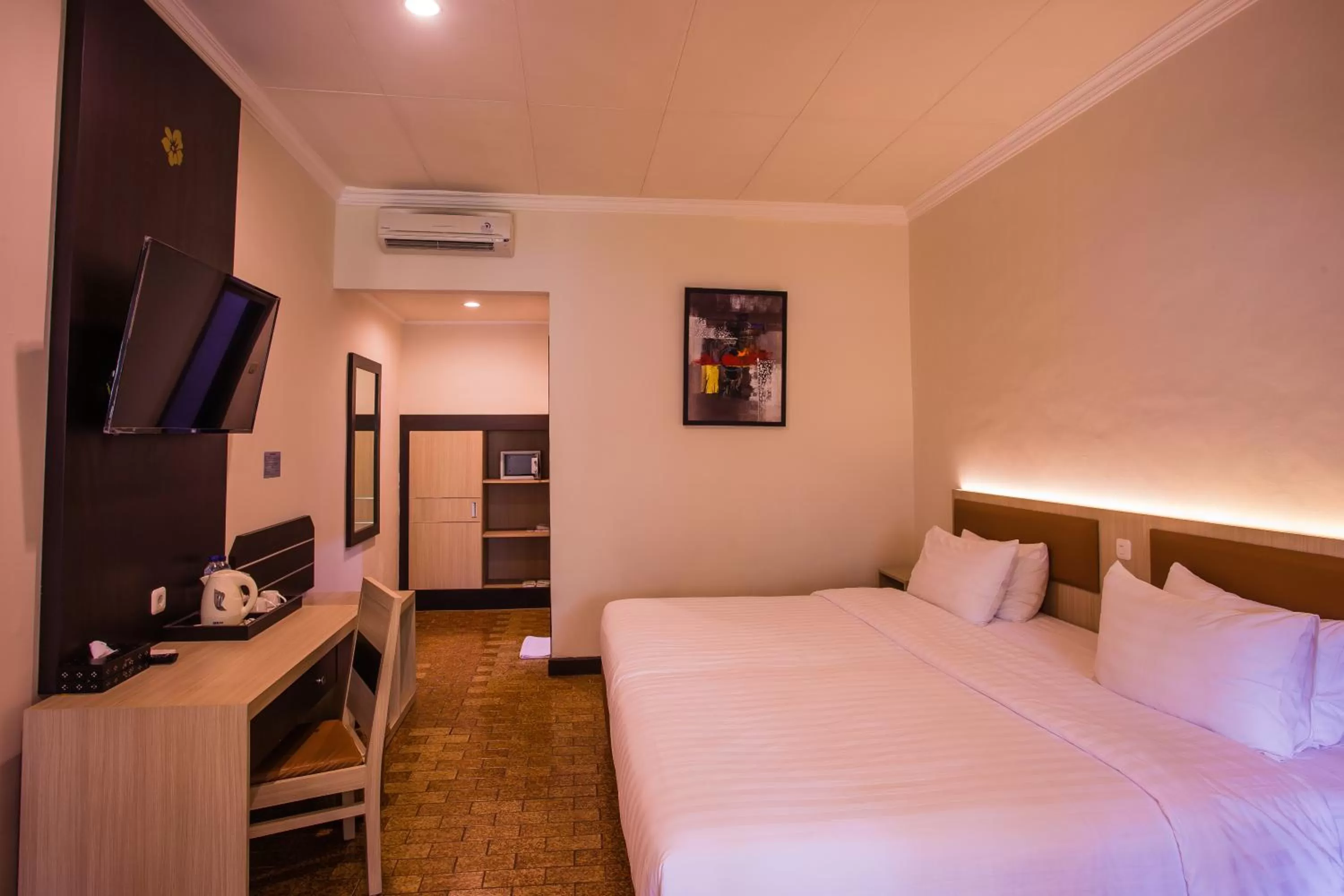 TV and multimedia, Bed in Lombok Garden Hotel