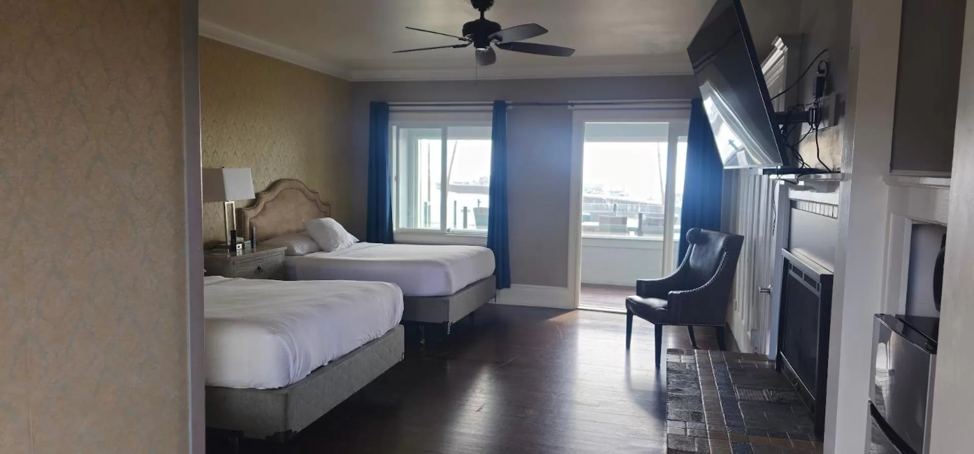 Bed in Casablanca Inn on The Beach