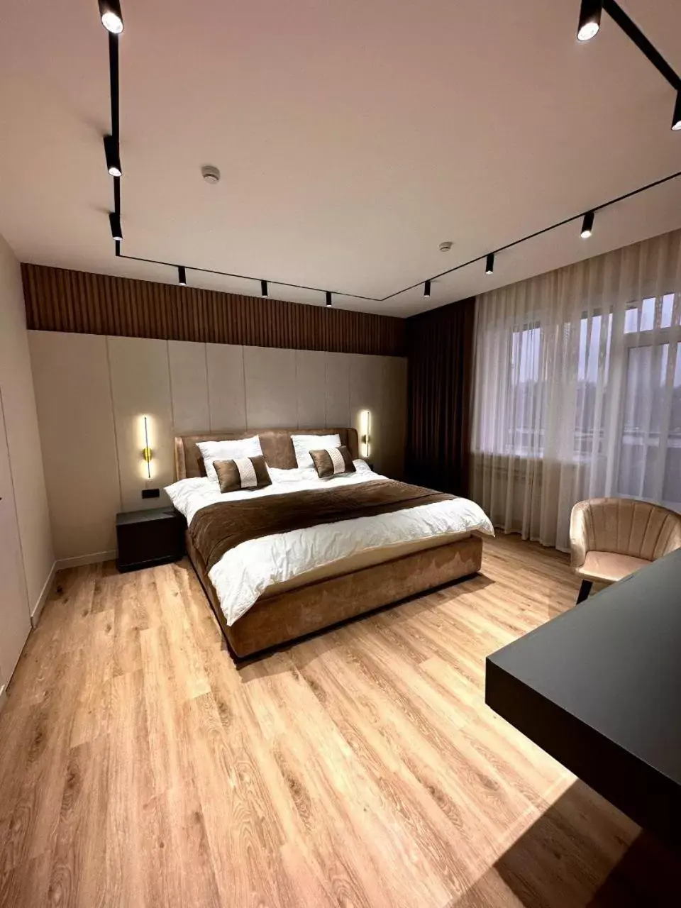 Bedroom, Bed in Golden Dragon