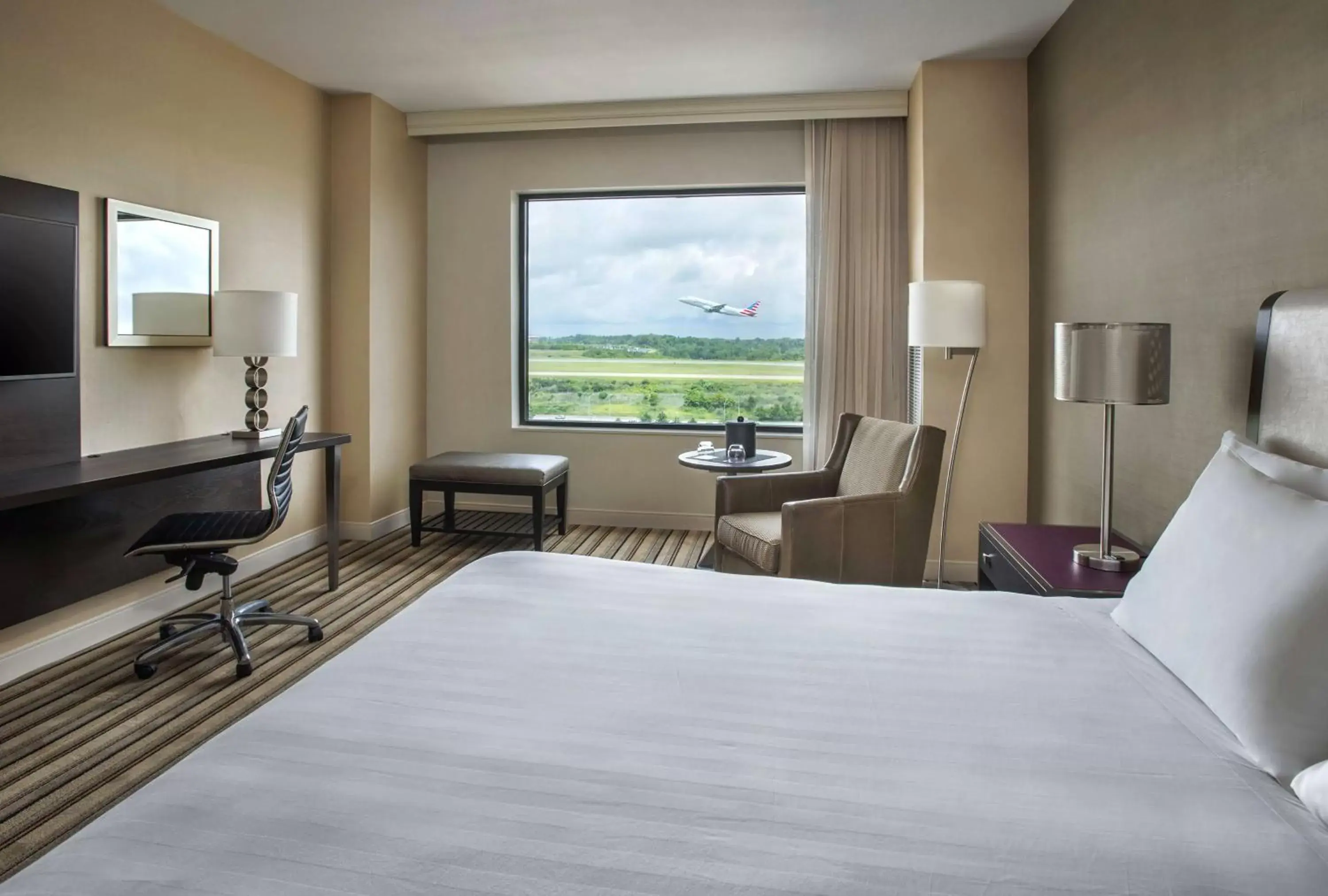 Photo of the whole room, Mountain View in Hyatt Regency Pittsburgh International Airport