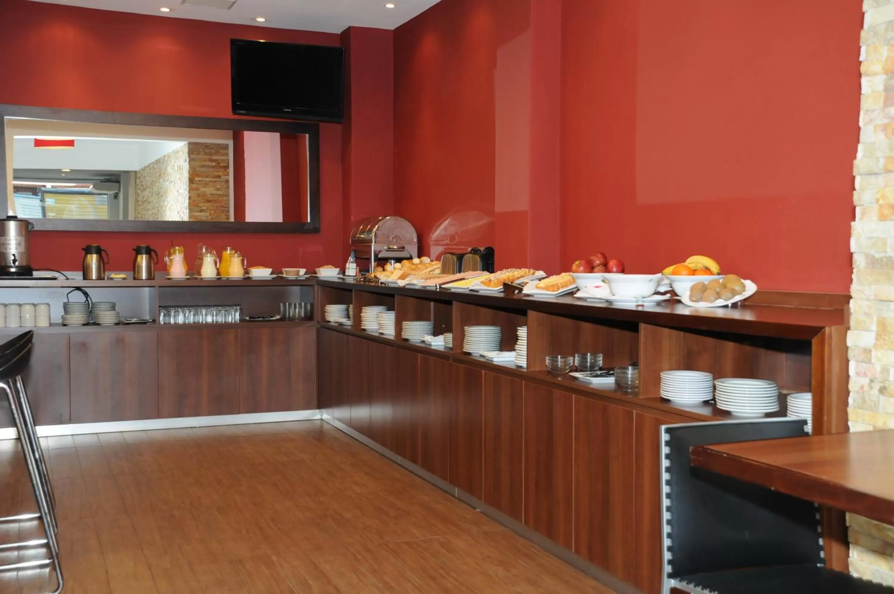 Restaurant/places to eat in Hotel California