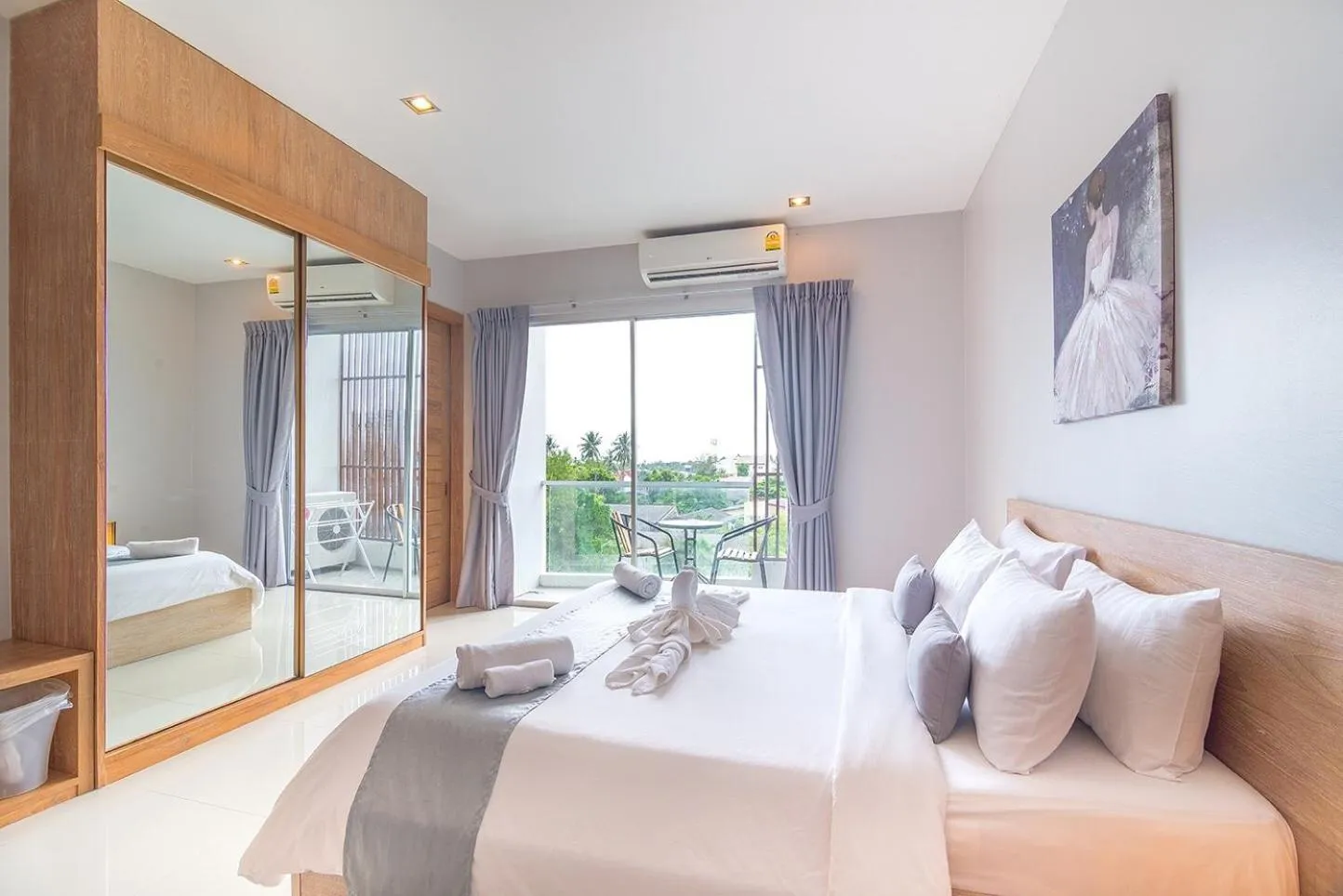 Bed in Lemonade Phuket Hotel -SHA Plus