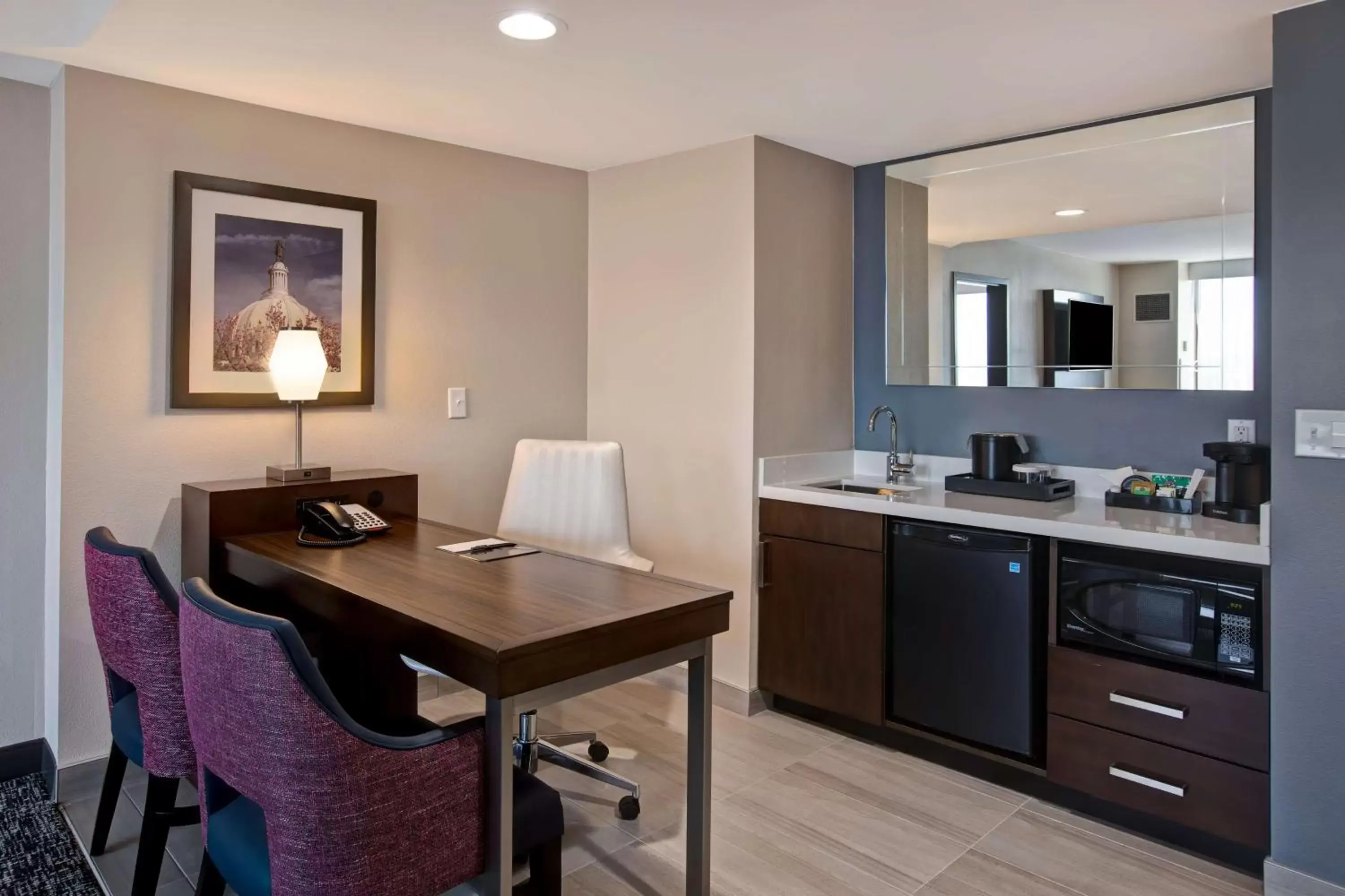 Photo of the whole room, Kitchen/Kitchenette in Embassy Suites By Hilton Oklahoma City Northwest