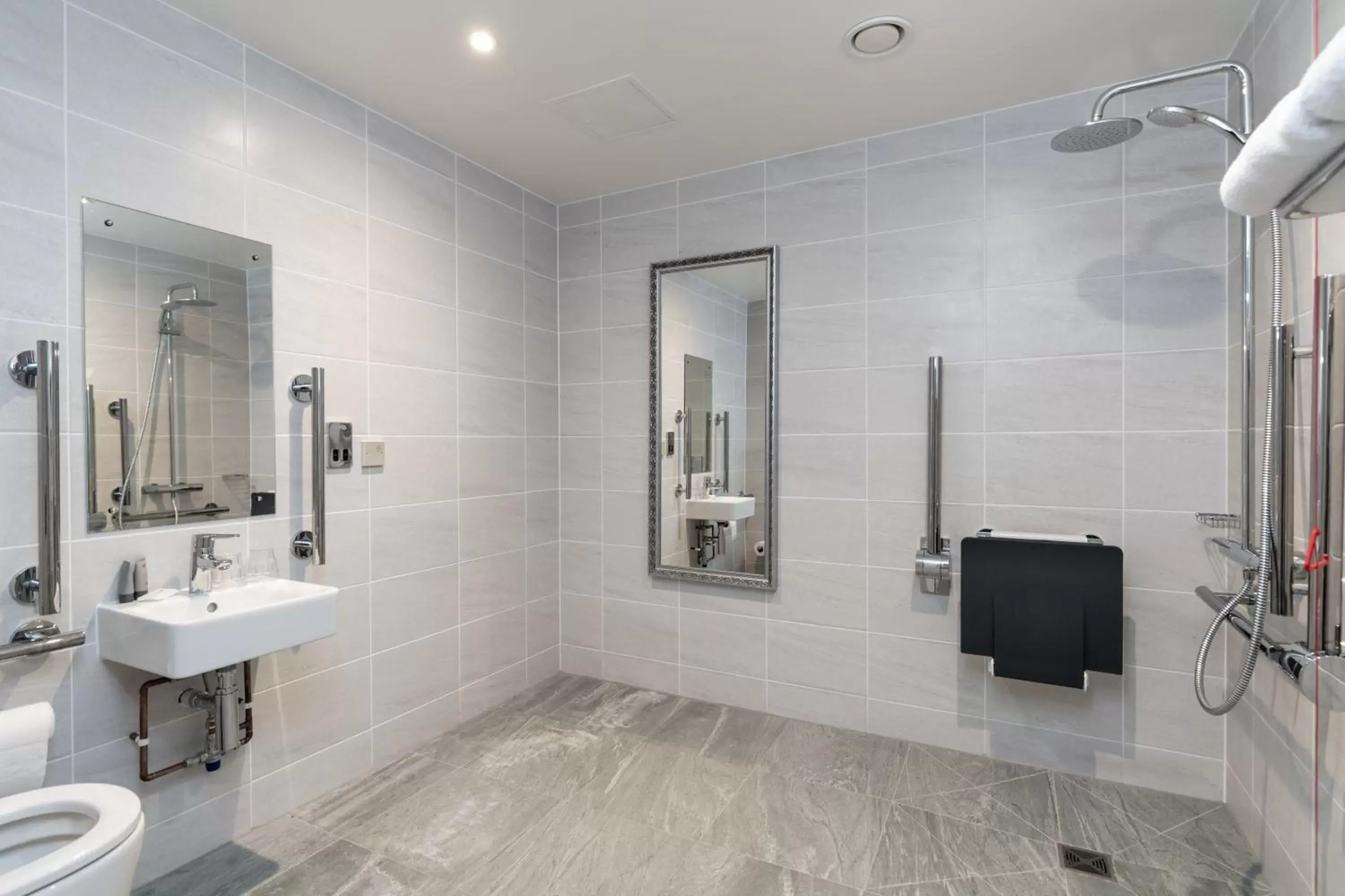 Shower, Bathroom in Gorse Hill Hotel
