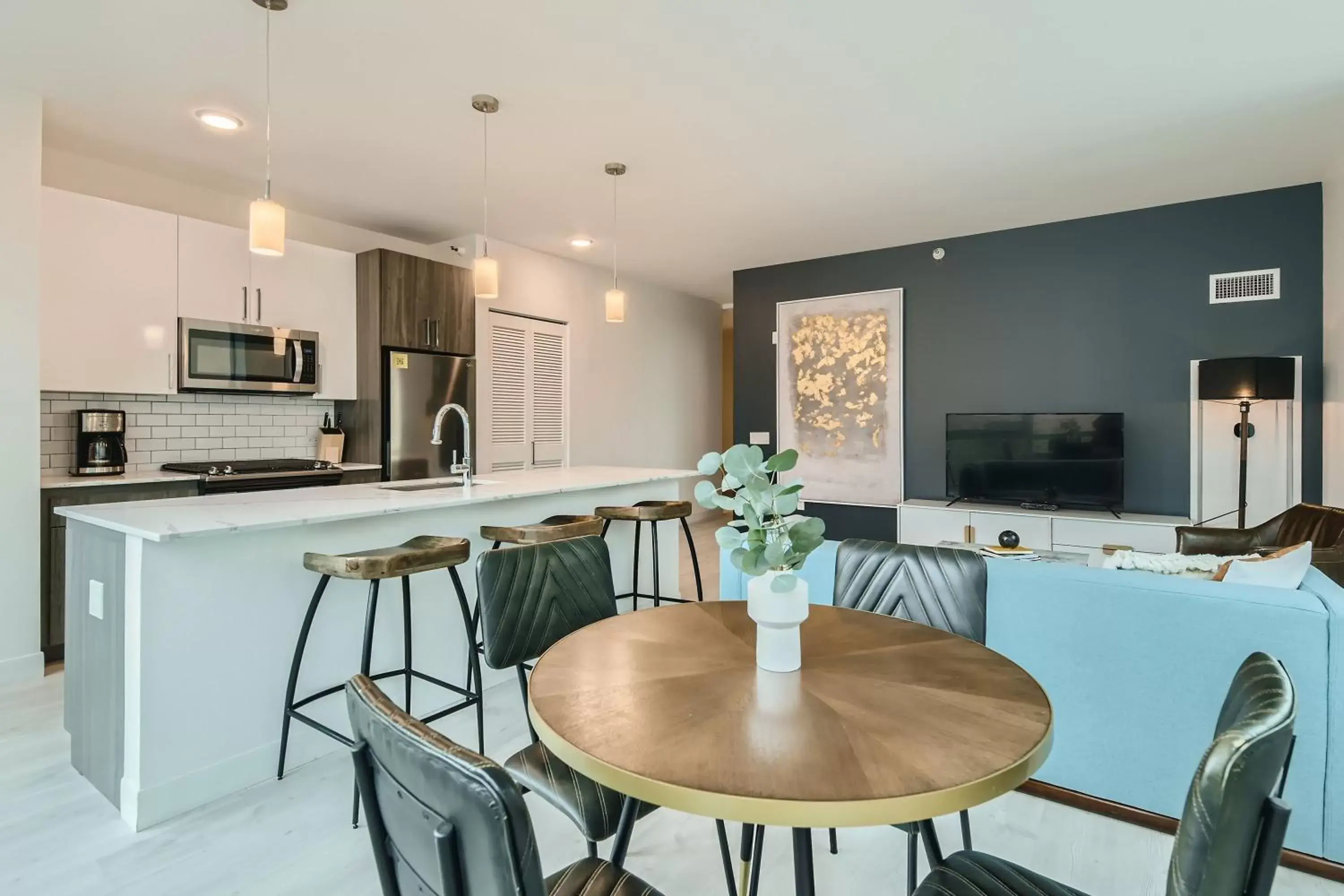 Dining area, Kitchen/Kitchenette in Sentral Michigan Avenue