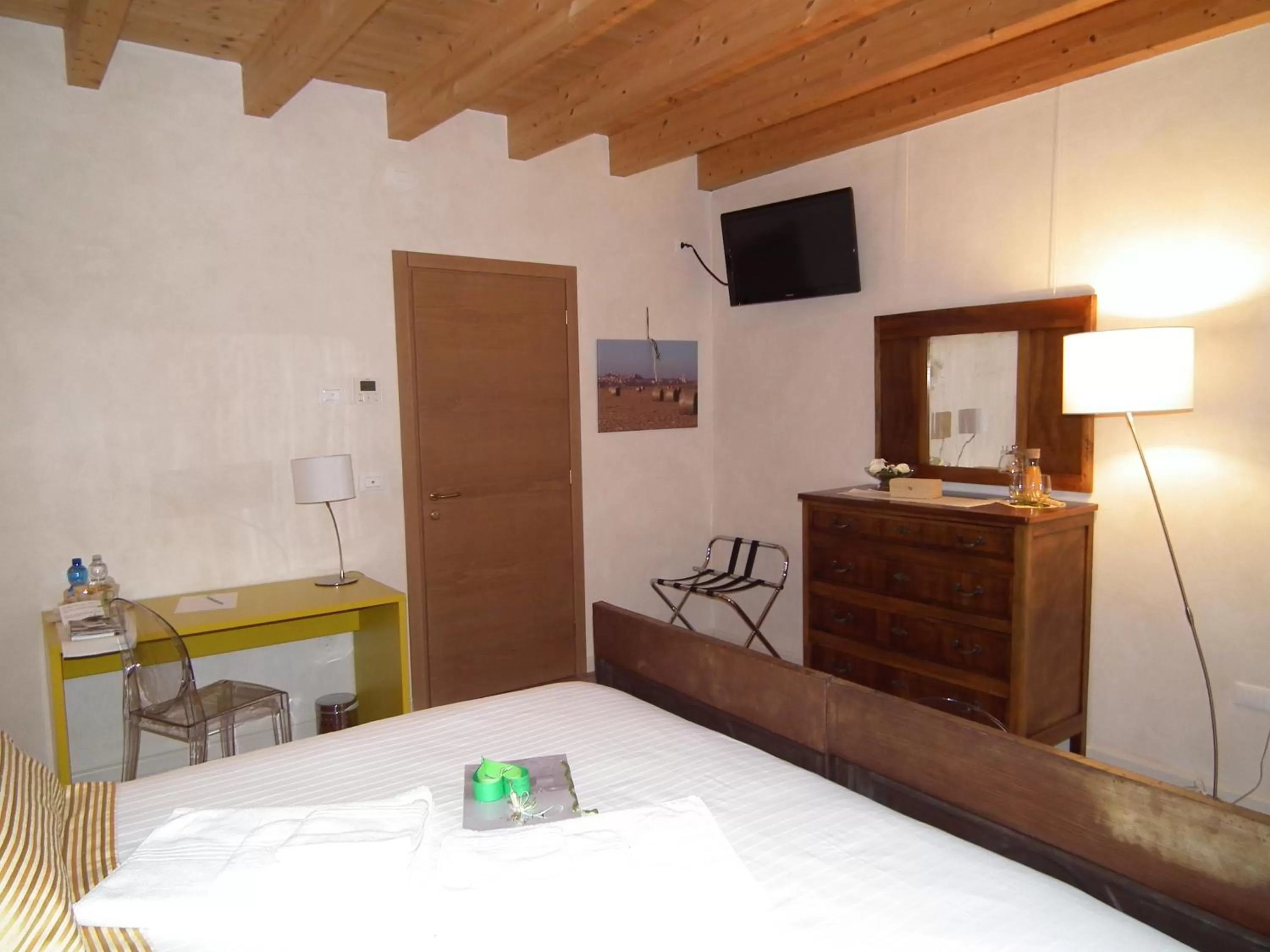 Photo of the whole room, TV/Entertainment Center in L'Isolo b&b e case vacanza