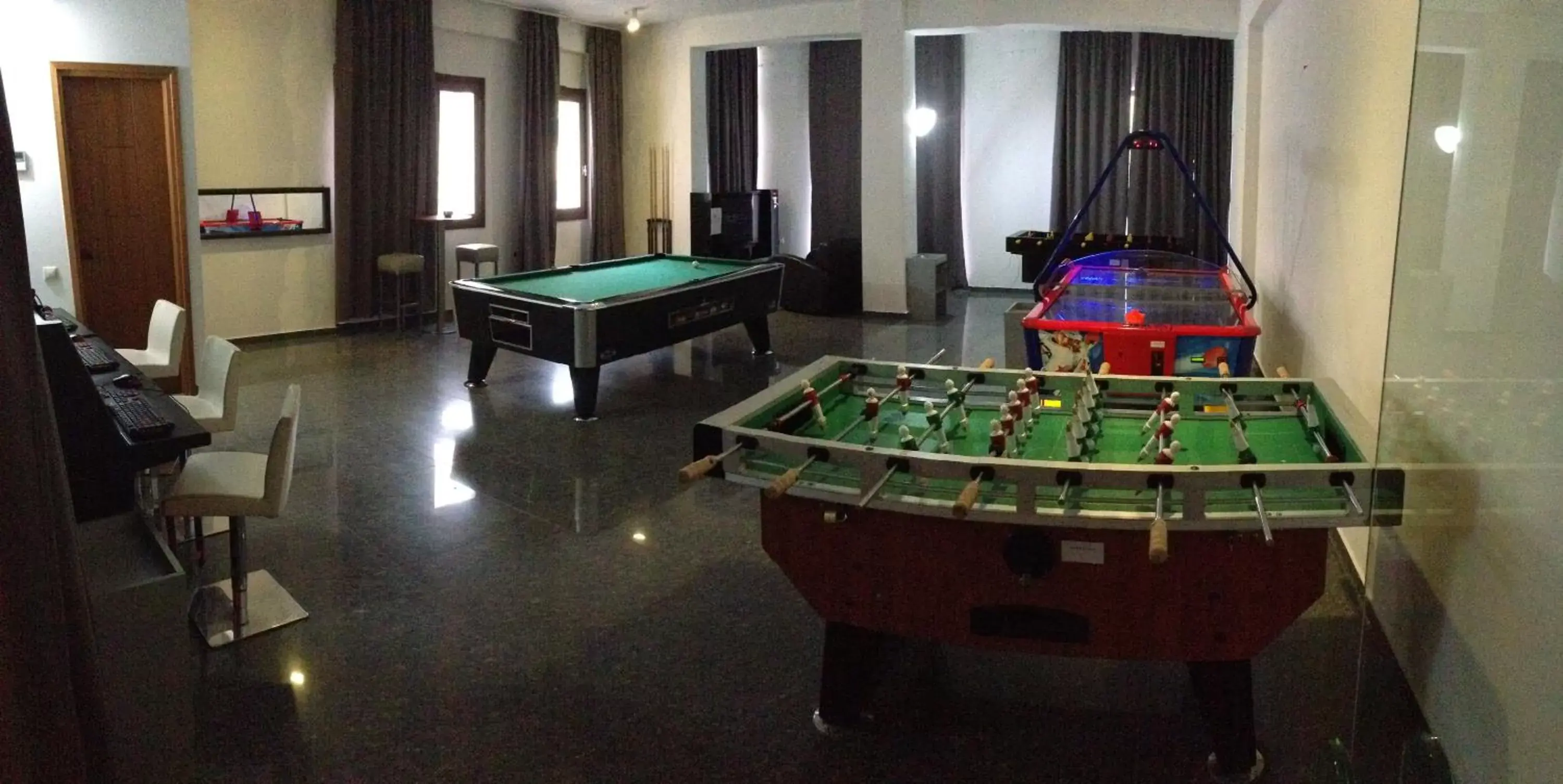 Game Room, Billiards in Valis Resort Hotel