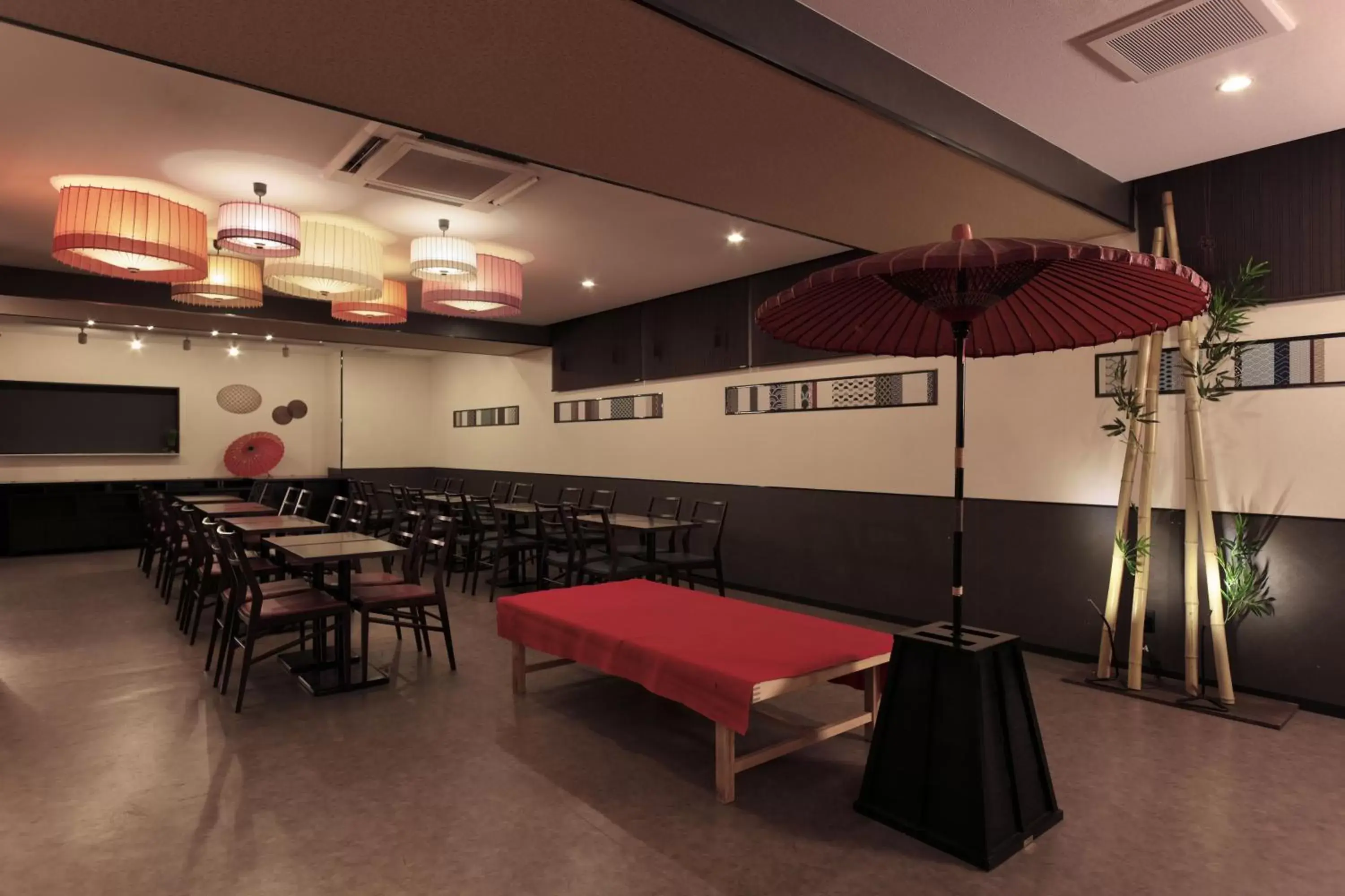 Restaurant/Places to Eat in Kuromon Crystal Hotel