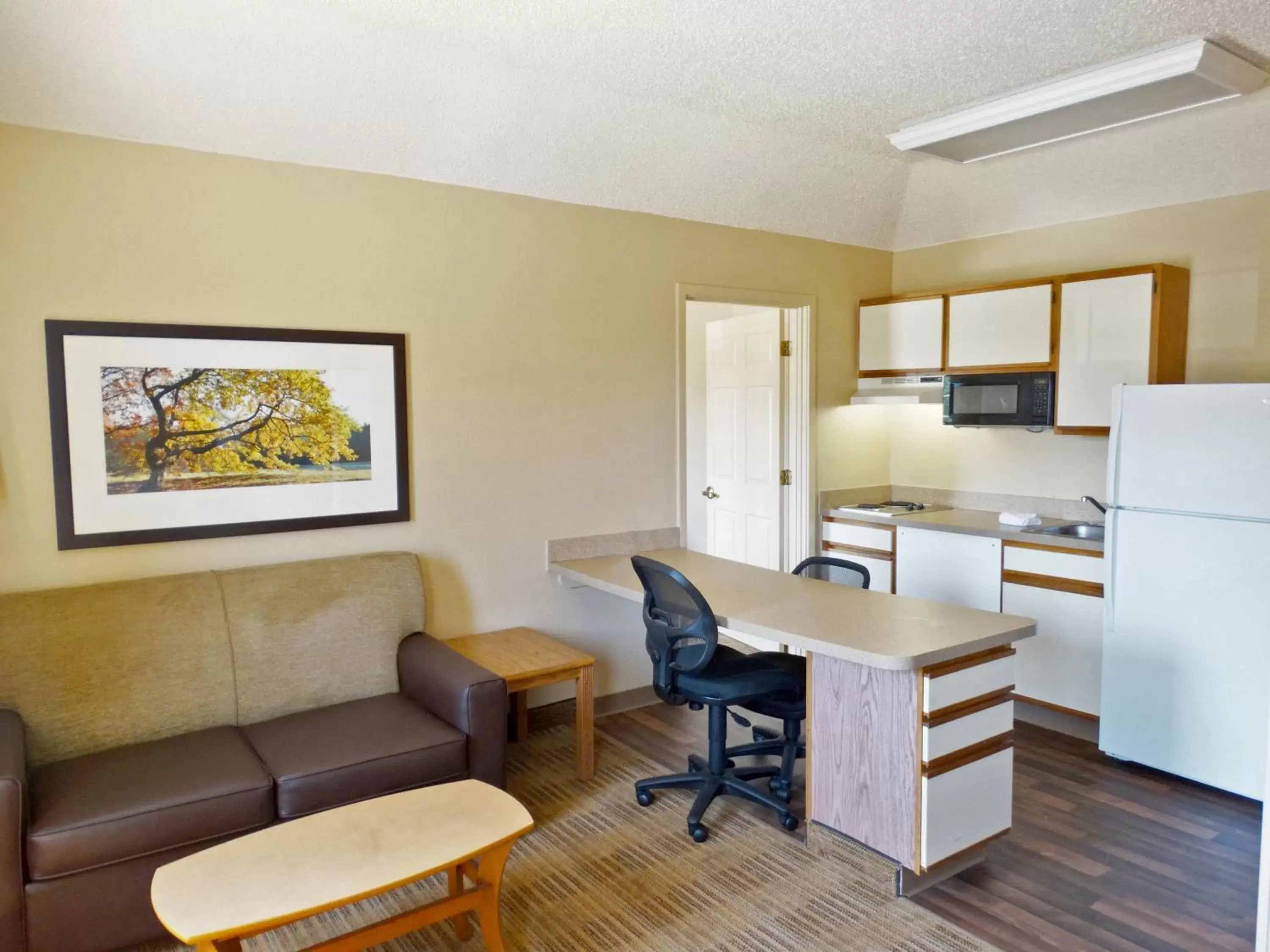 Kitchen or kitchenette, Kitchen/Kitchenette in Extended Stay America Suites - Philadelphia - Malvern - Swedesford Rd